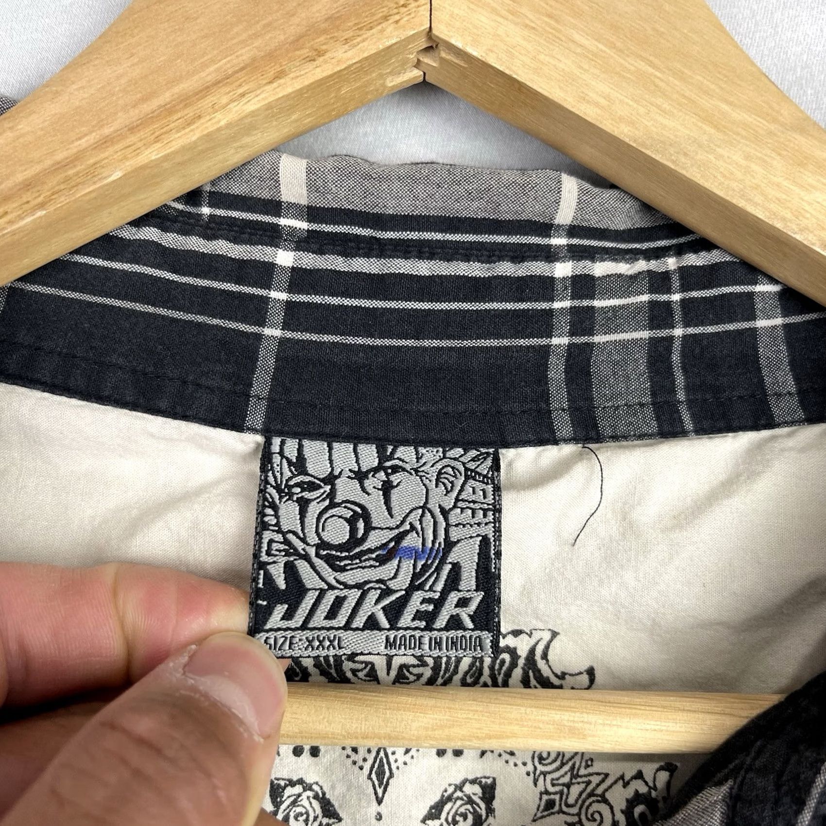 Vintage Joker Shirt Mens 3XL Black Button Up Plaid Pocket Streetwear Cholo Chicano Vintage Casual Workwear Shirt Mens 3XL Black Plaid Pocket Button-Up Shirt Size US XXL / EU 58 / 5 - 6 Thumbnail