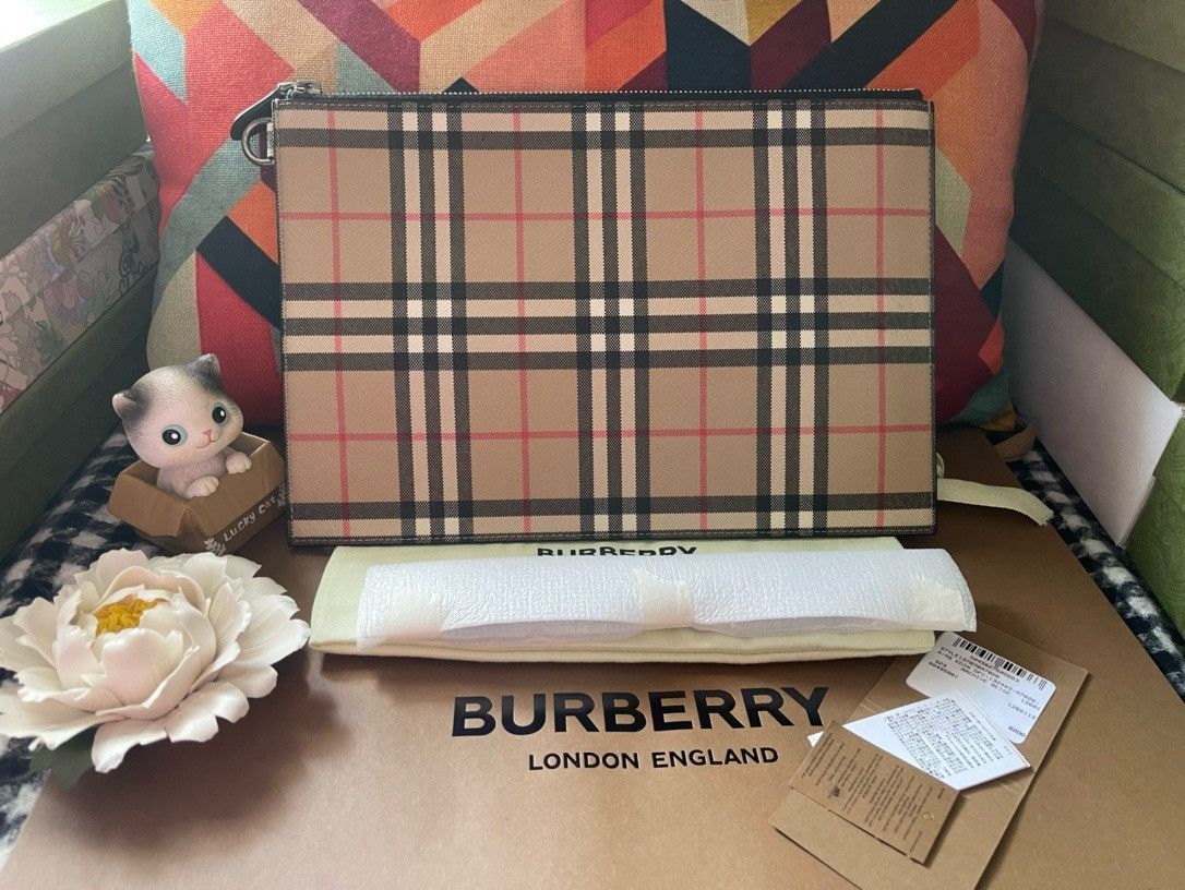 Burberry classic handbag