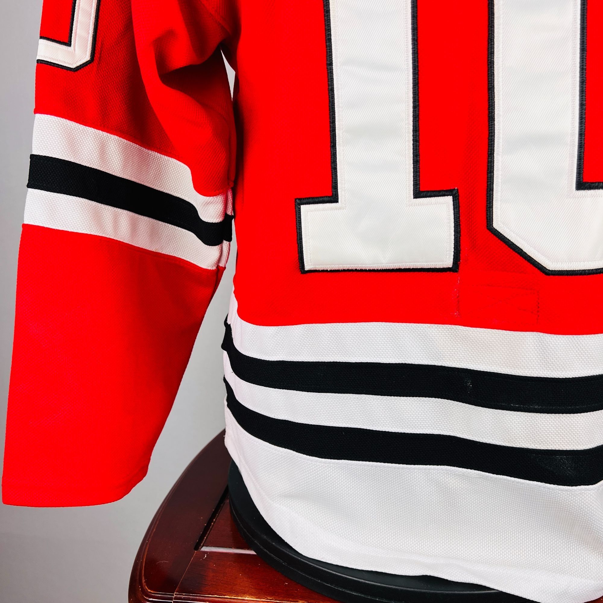 Reebok Chicago Blackhawks Patrick Sharp Capt 2010 Stanley Cup Sewn Size US XL / EU 56 / 4 - 7 Thumbnail