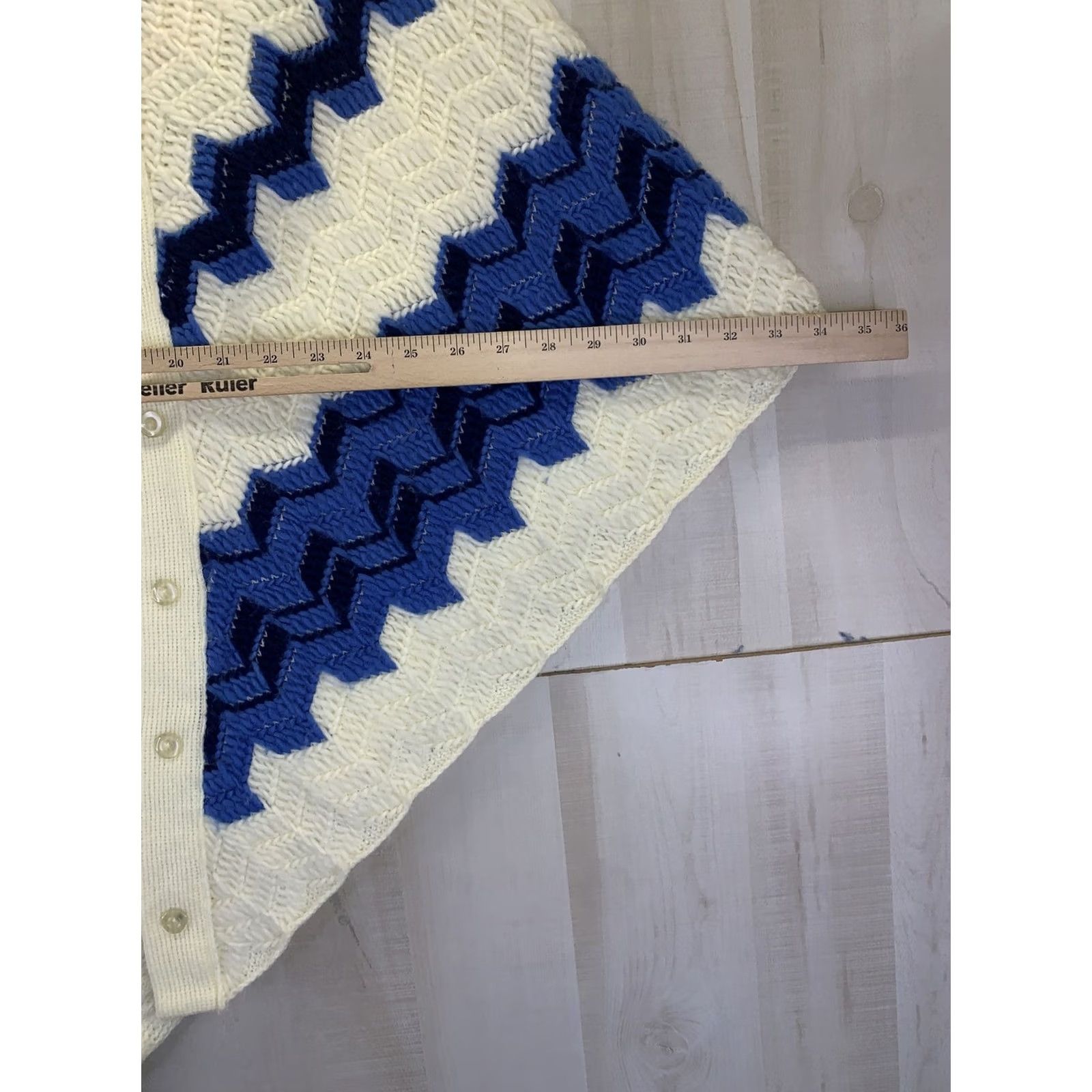 Vintage VINTAGE Shawl Wrap Geometric Afghan Knit Ivory Blue Women’s Shawl Cape-10708 Button Closure Size ONE SIZE - 6 Thumbnail