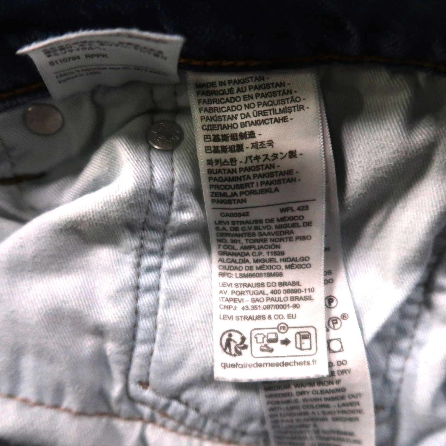 Levi's Levi's 502 Tapered Leg Jeans Men 31x32 Blue Denim Stretch Slim Mid Rise 5-Pocket Belt Loops Vintage No Size US 31 - 4 Thumbnail