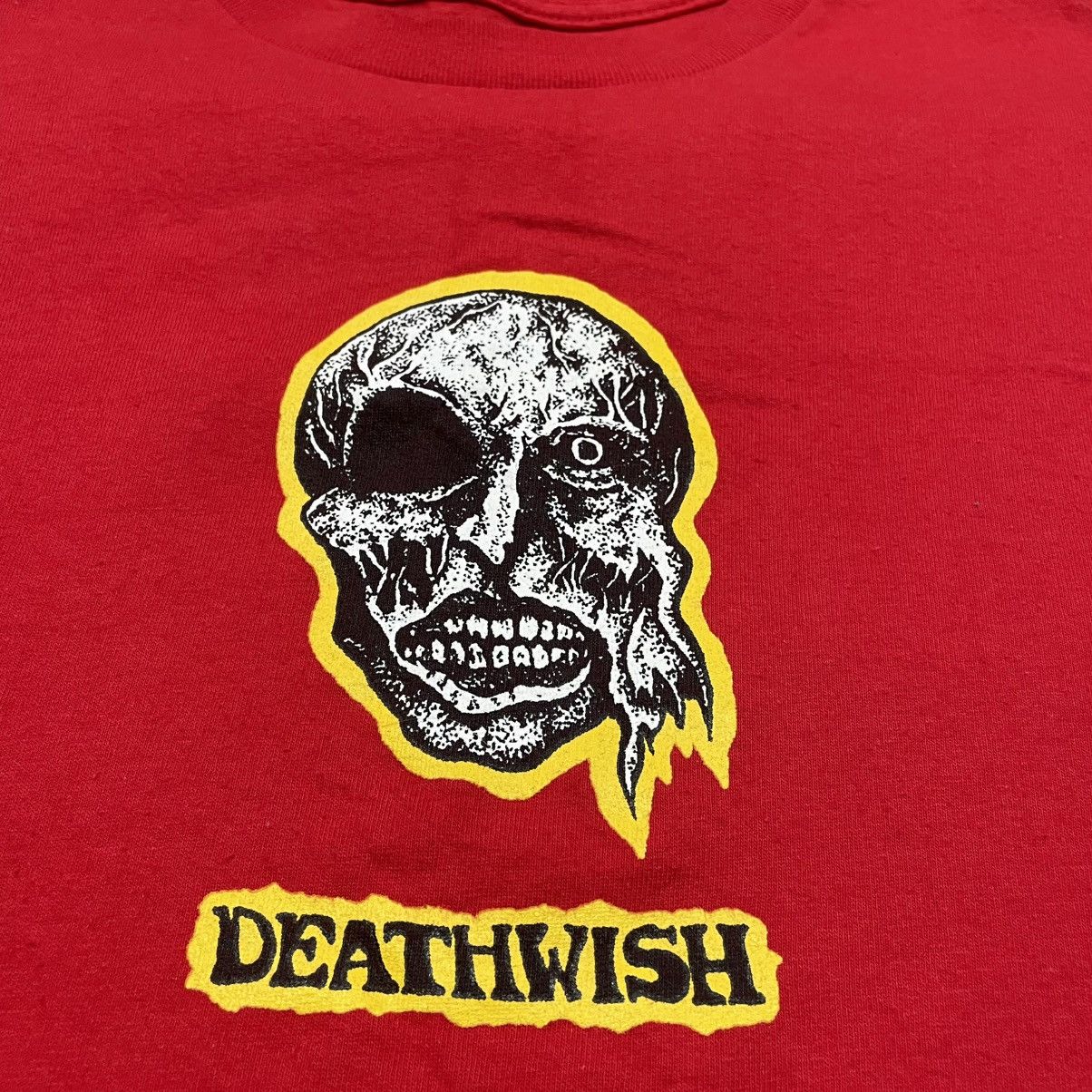 Band Tees Vintage Y2K DEATHWISH SKELETON CREEPY ABSTRACT HORROR BONES Size US L / EU 52-54 / 3 - 4 Thumbnail