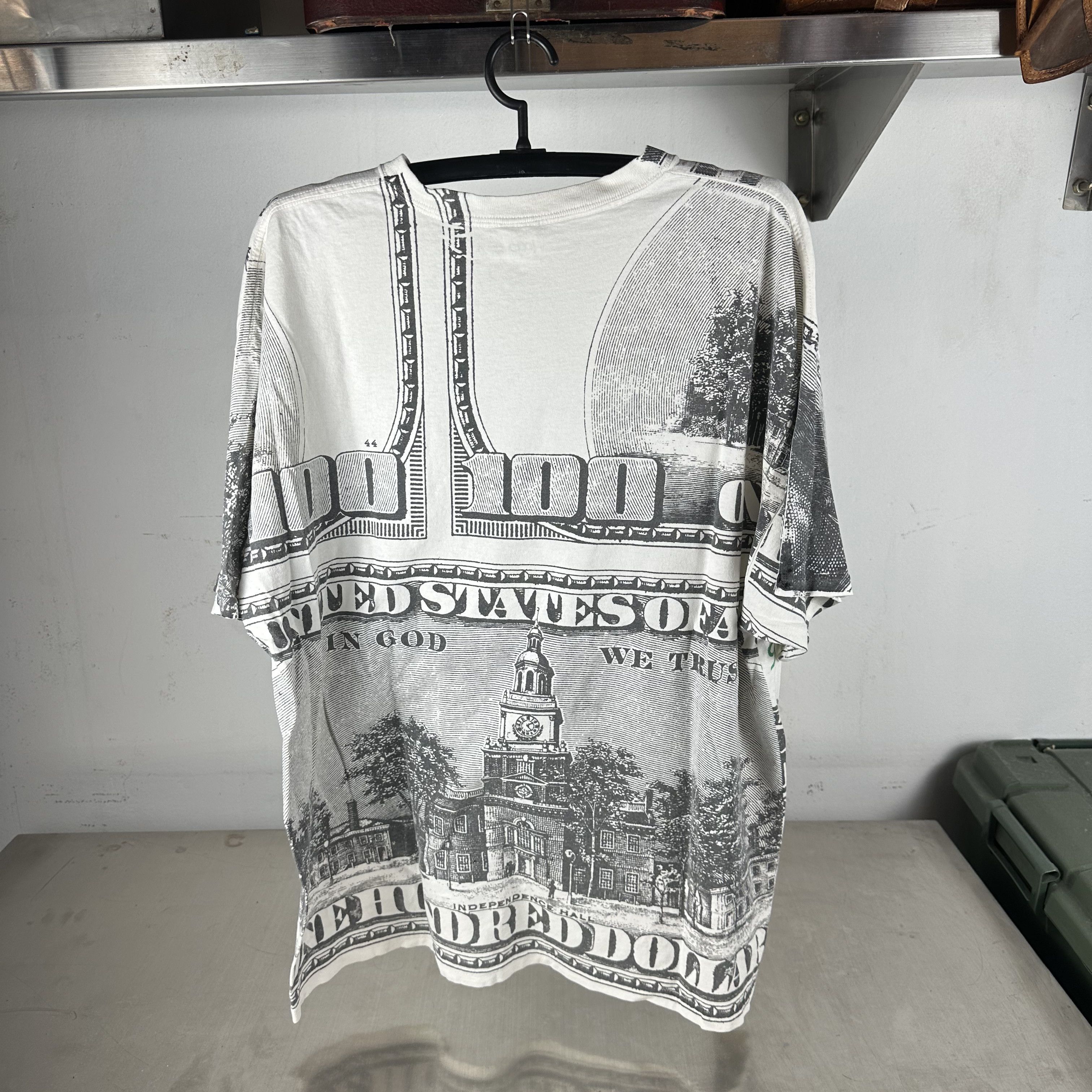 Vintage 2000s $100 Bill Benjamin Franklin All Over Print AOP T-shirt Size US XXL / EU 58 / 5 - 2 Thumbnail