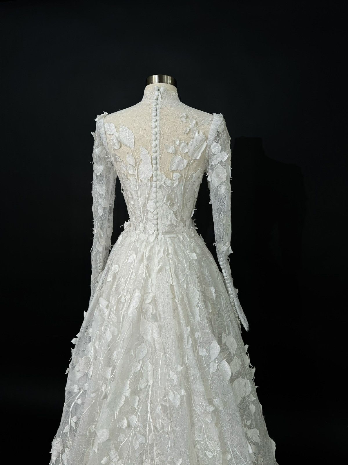 Other US 8-10 Chantilly Lace Anna Augusta Bridal Gown with Train Size M / US 6-8 / IT 42-44 - 7 Thumbnail