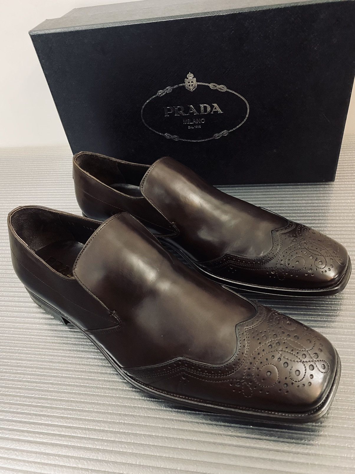 Prada Prada 🇮🇹 dk brown calf wingtip toe medallion loafer 9.5 NEW Size US 9.5 / EU 42-43 - 15 Thumbnail
