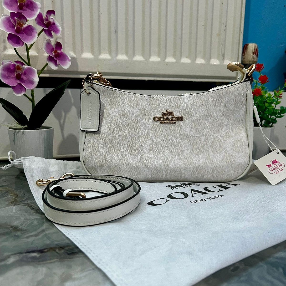 Coach Coach white Teri Shoulder Bag in Signature Canvas Size ONE SIZE - 1 Thumbnail