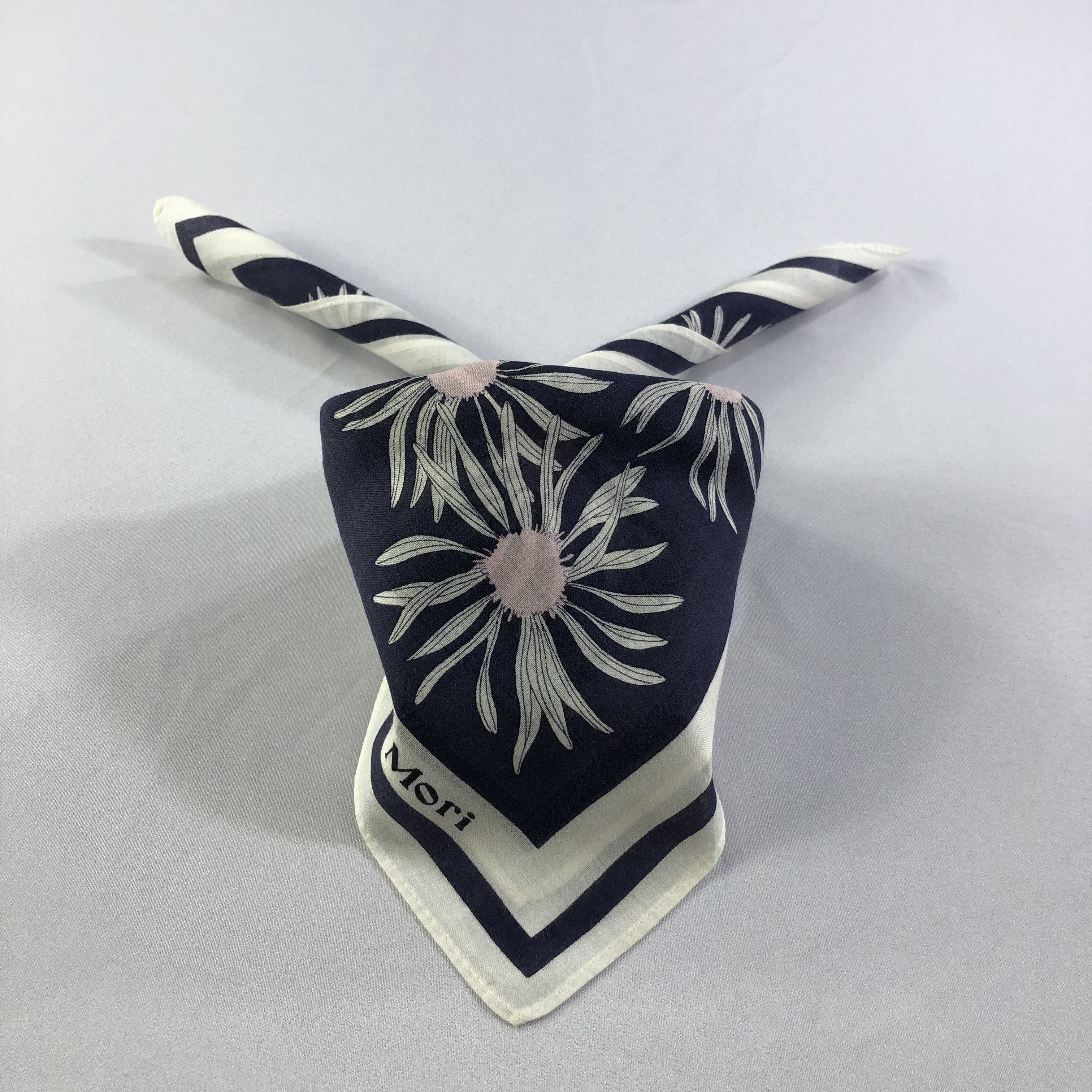 Hanae Mori Hanae Mori Floral Handkerchief Neckerchief Bandana H1940 Size ONE SIZE - 1 Thumbnail