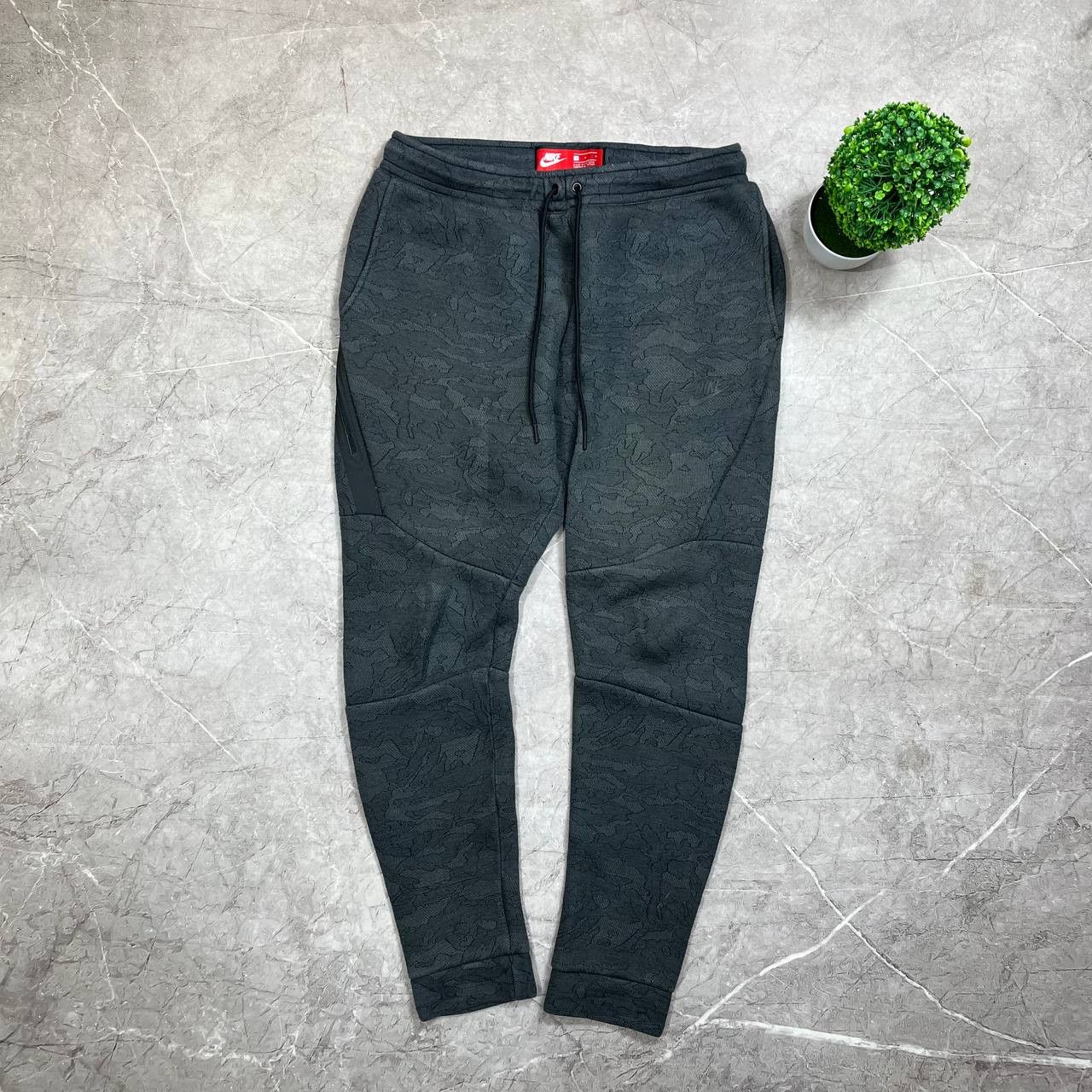 Nike Nike Sportwear Tech Fleece Joggers Pants Mens Size M Size US 33 - 1 Thumbnail