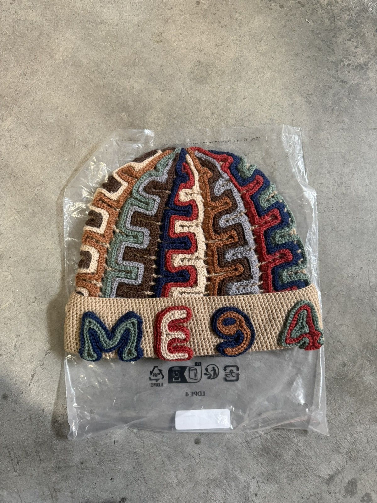Supreme Supreme Yarn Appliqué Beanie ‘Khaki’ Size ONE SIZE - 5 Thumbnail