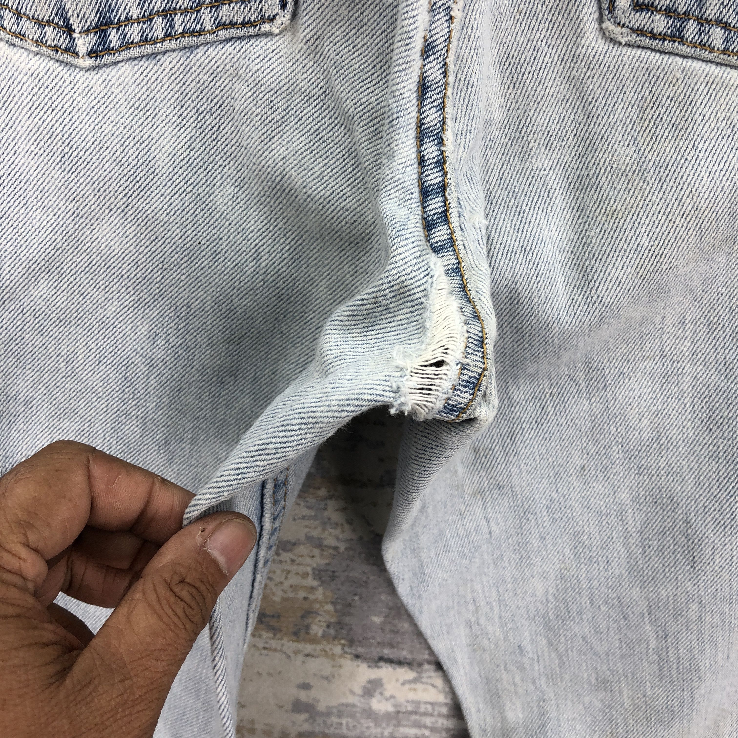 Levi's Vintage Levis 550 Light Wash Jeans Ripped Levi's Faded Denim Size US 30 / EU 46 - 6 Thumbnail