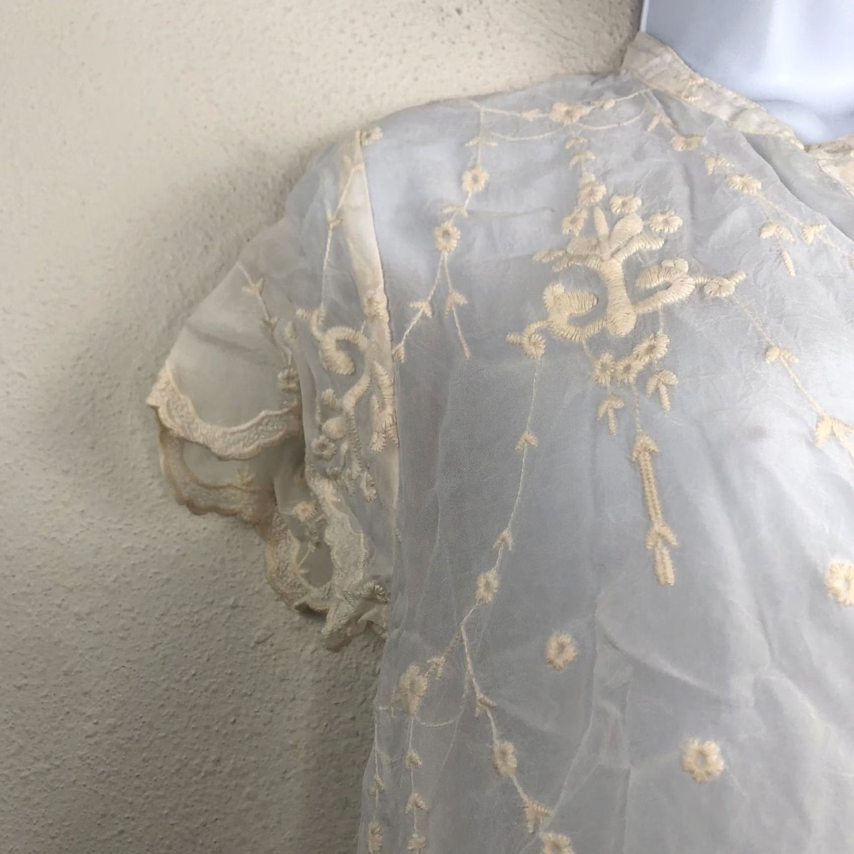 Johnny Was Johnny Was Blouse Tunic Top Embroidered Ivory Cream XS Crew Neck Short Sleeve Cupra Rayon Adults Women Relaxed Regular Size XS Size XS / US 0-2 / IT 36-38 - 3 Thumbnail
