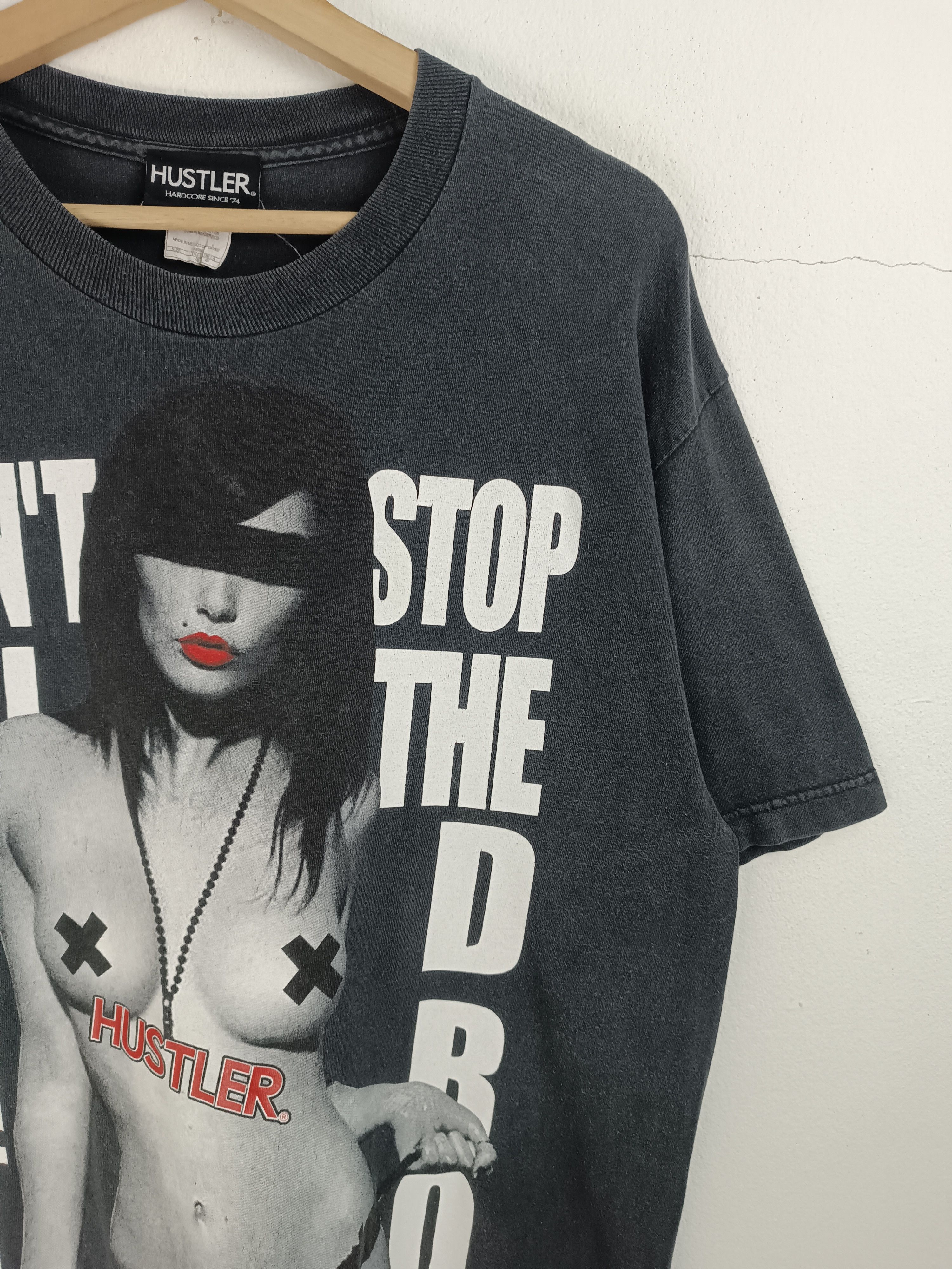 Hot Model Sex VINTAGE FADED HUSTLER TV SEXY ADULT XXX PORN TEE VERY RARE Size US L / EU 52-54 / 3 - 6 Thumbnail