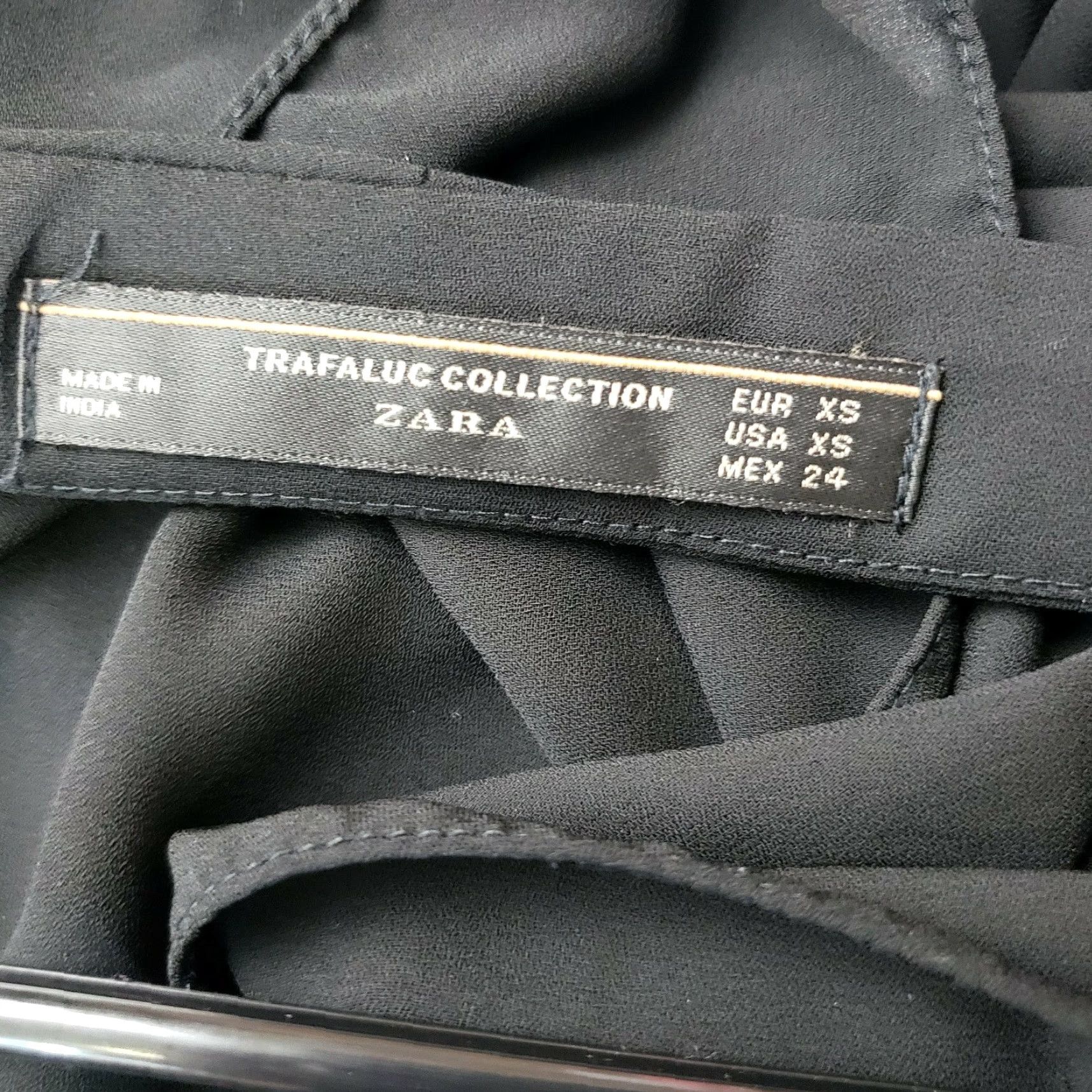 Zara Zara Trafaluc Womens Top XS Solid Black Bell Sleeve Open Back V-Neck Blouse Size XS / US 0-2 / IT 36-38 - 4 Thumbnail
