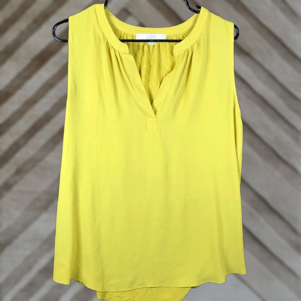 Express Express Blouse Womens Yellow V-Neck Sleeveless Lightweight Medium Tank Size M / US 6-8 / IT 42-44 - 1 Thumbnail