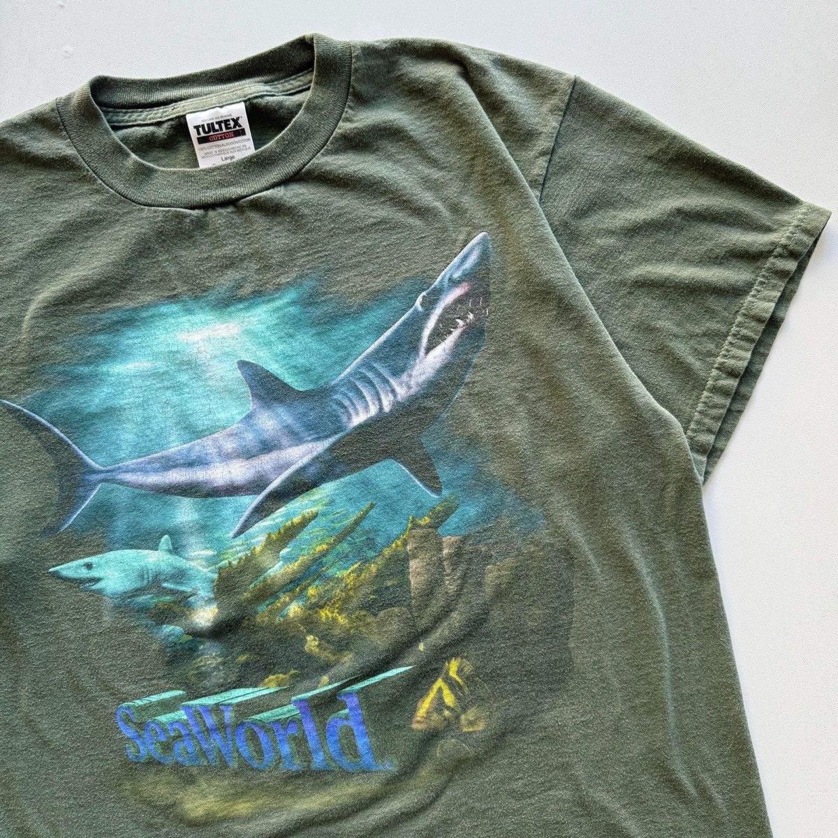 Vintage 1997 Vintage SeaWorld Shark Tee Size US L / EU 52-54 / 3 - 2 Thumbnail
