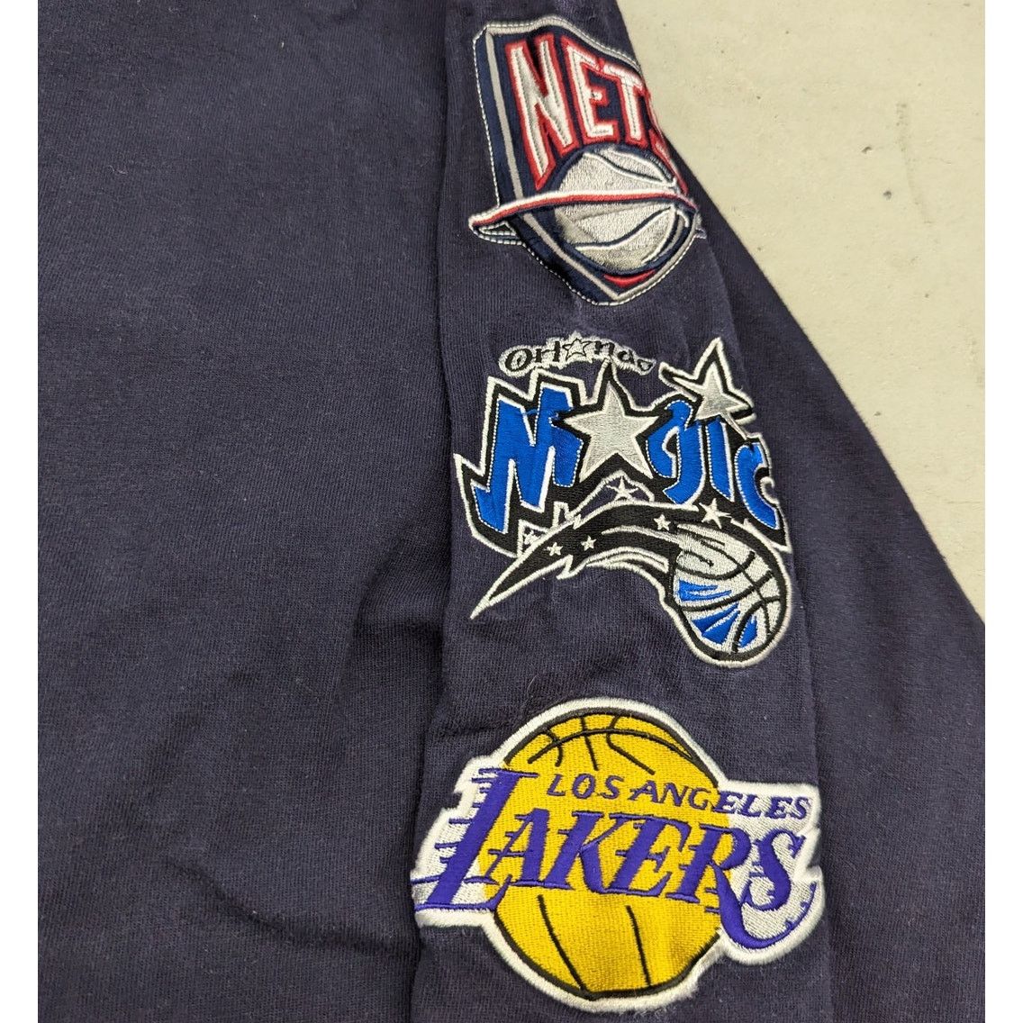 NBA NBA UNK Team Embroidered Patches Long Sleeve Shirt Size US XXL / EU 58 / 5 - 3 Thumbnail