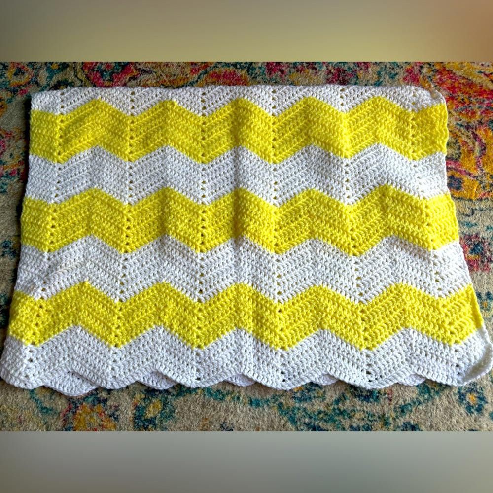 Designer Crochet Chevron Throw Blanket Size ONE SIZE - 1 Thumbnail
