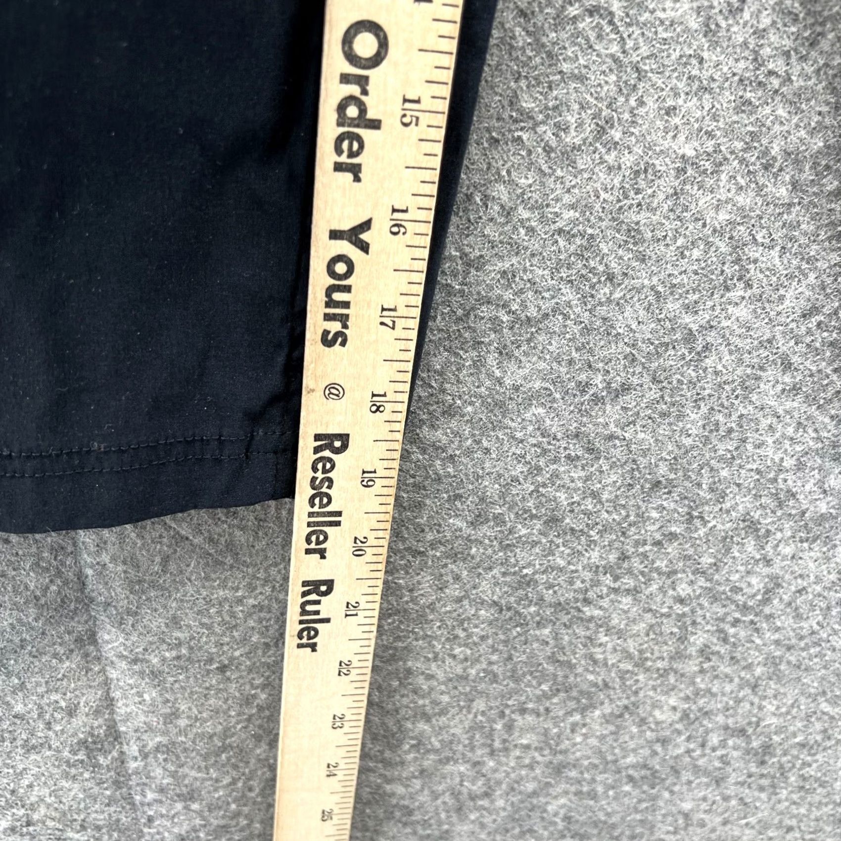 Eddie Bauer VINTAGE? Eddie Bauer Pants Women 12 Black Capri Flat Front Stretch Knit Casual Daily Style Ladies Regular Inseam 19 Black Size 34" / US 12 / IT 48 - 7 Thumbnail