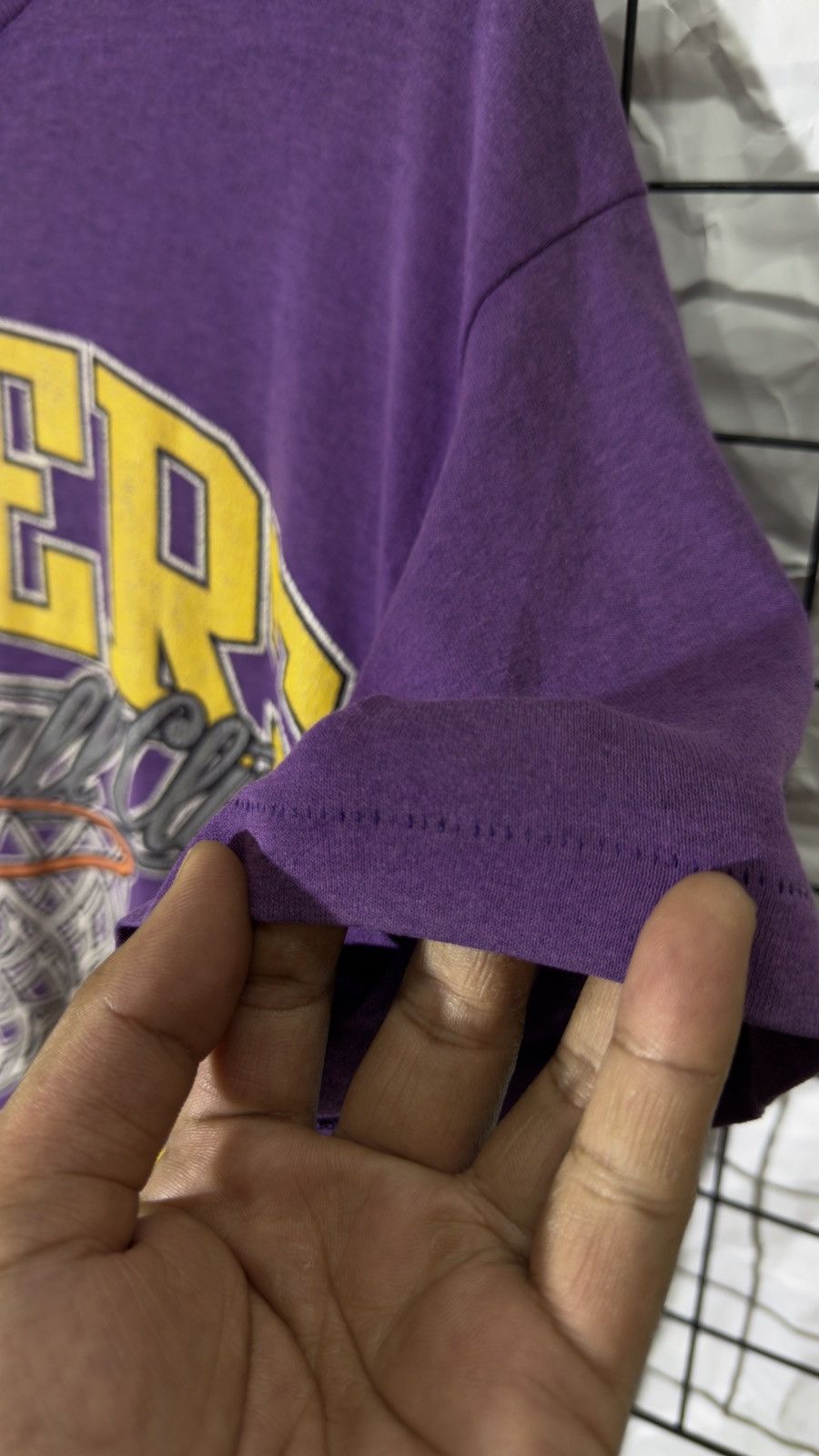 NBA Vintage 90's paper thin NBA LA Lakers tee shirt Size US XL / EU 56 / 4 - 7 Thumbnail
