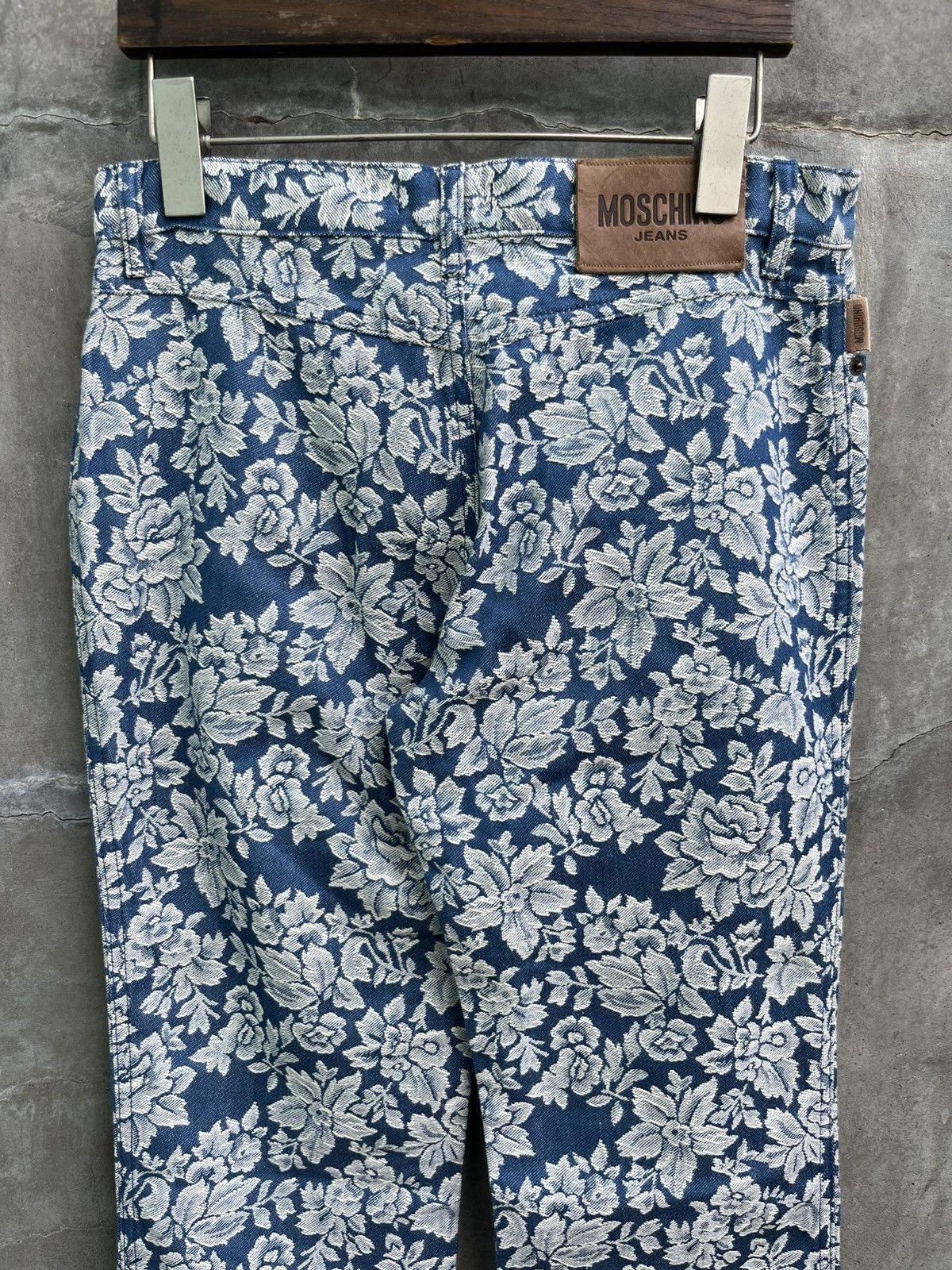 Moschino Floral Tapestry Flared Jeans Size 28" / US 6 / IT 42 - 5 Thumbnail