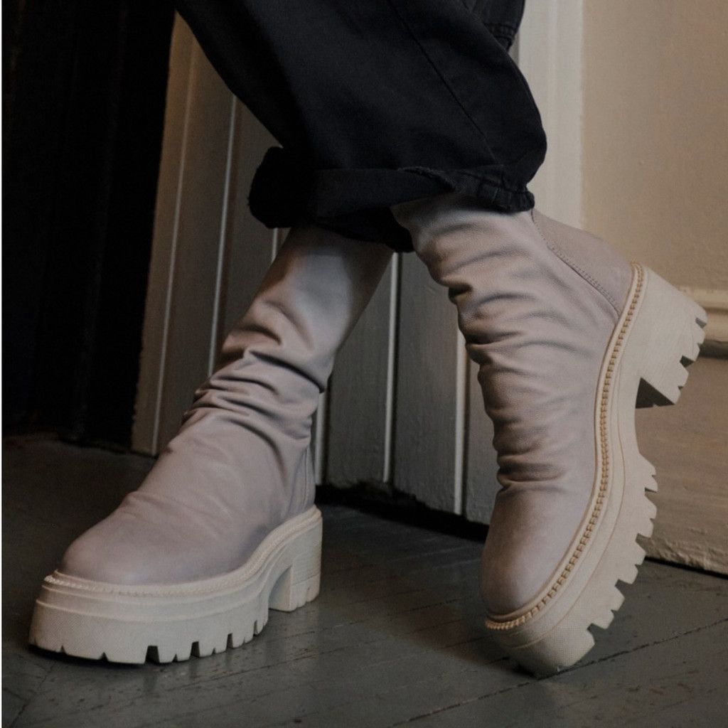 Free People Free People Emma Ruche leather Boots chunky sole Sz 39.5 Size US 7 / IT 37 - 1 Thumbnail