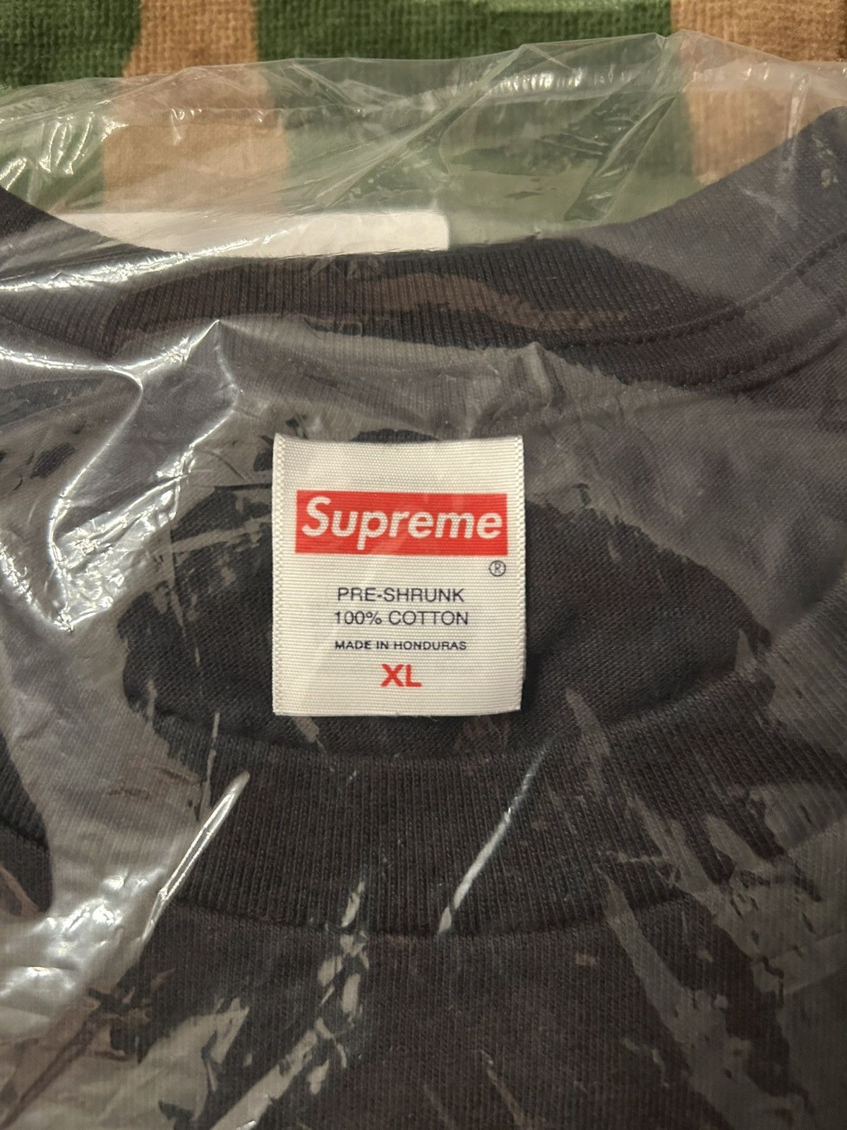 Supreme Supreme Dust Tee Black XL FW25 Size US XL / EU 56 / 4 - 4 Thumbnail