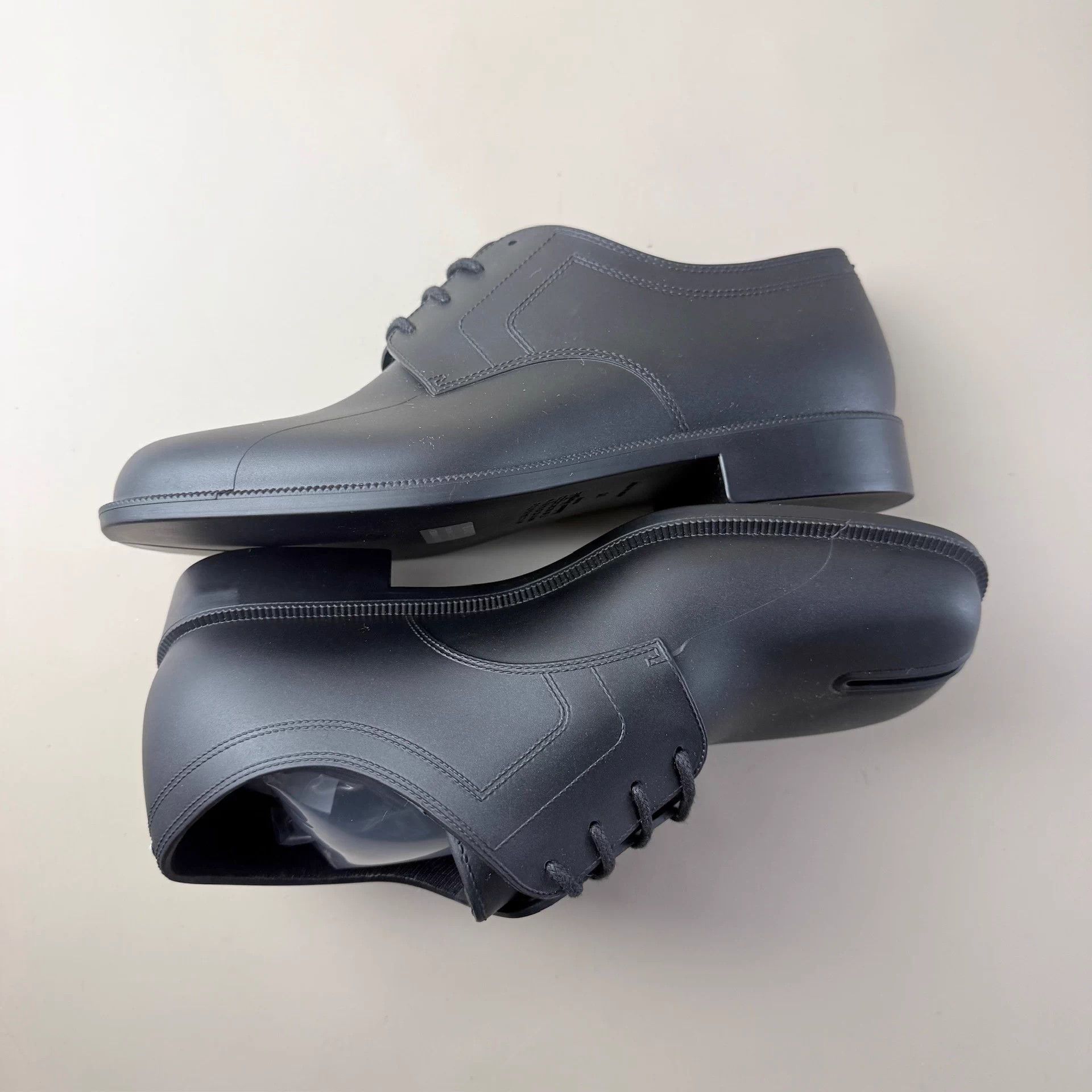 Maison Margiela Maison Margiela black low heel Tabi shoes EUR 35 mint Size US 4 / IT 34 - 5 Thumbnail