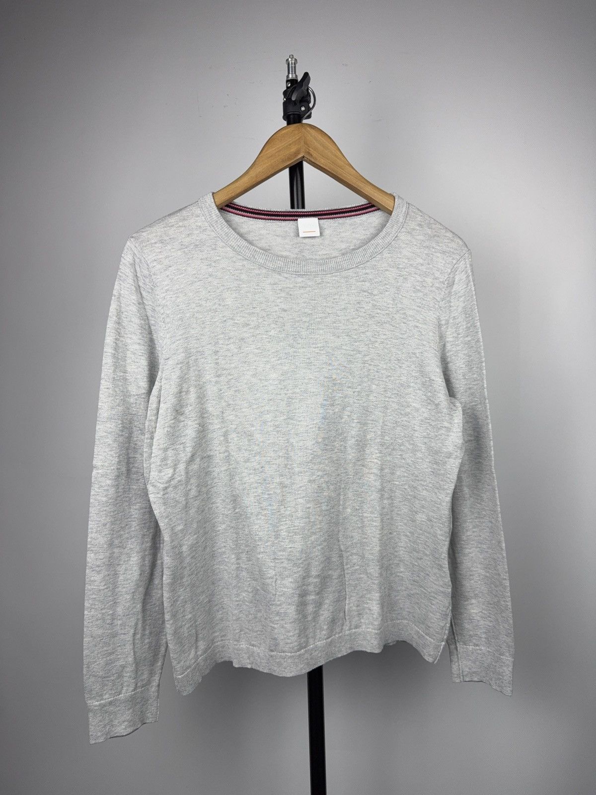 Hugo Boss Luxury 00s Hugo Boss Grey Longsleeve Minimalist Top Size S / US 4 / IT 40 - 1 Thumbnail