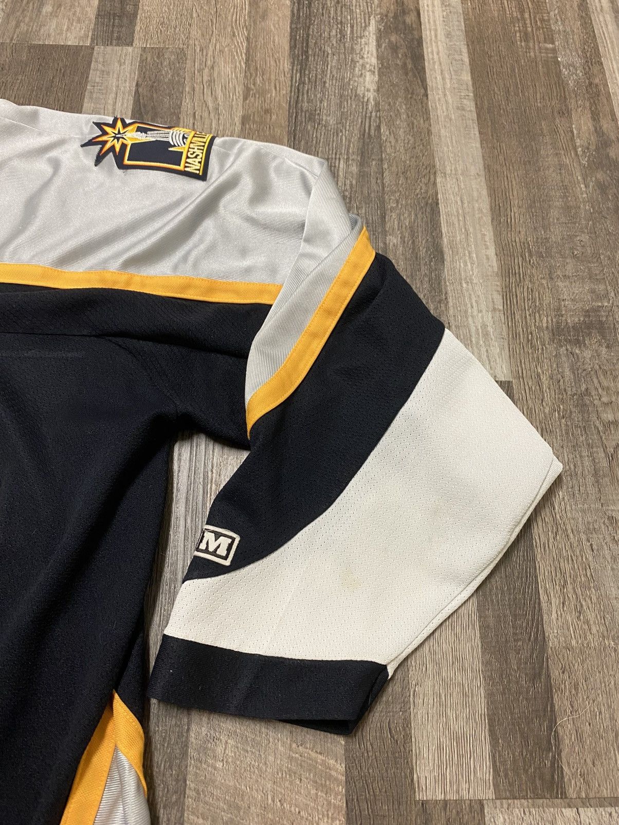 NHL Vintage CCM Nashville Predators Jersey NHL Made in Canada Size US L / EU 52-54 / 3 - 6 Thumbnail