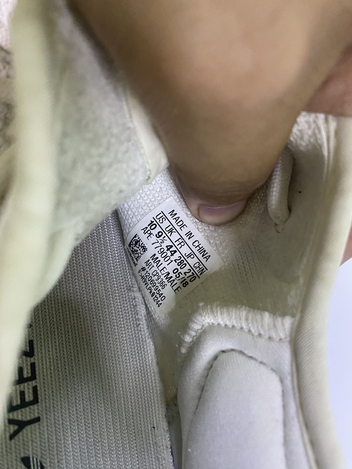 Adidas × Yeezy ADIDAS WHITE YEEZY Size US 10 / EU 43 - 6 Thumbnail