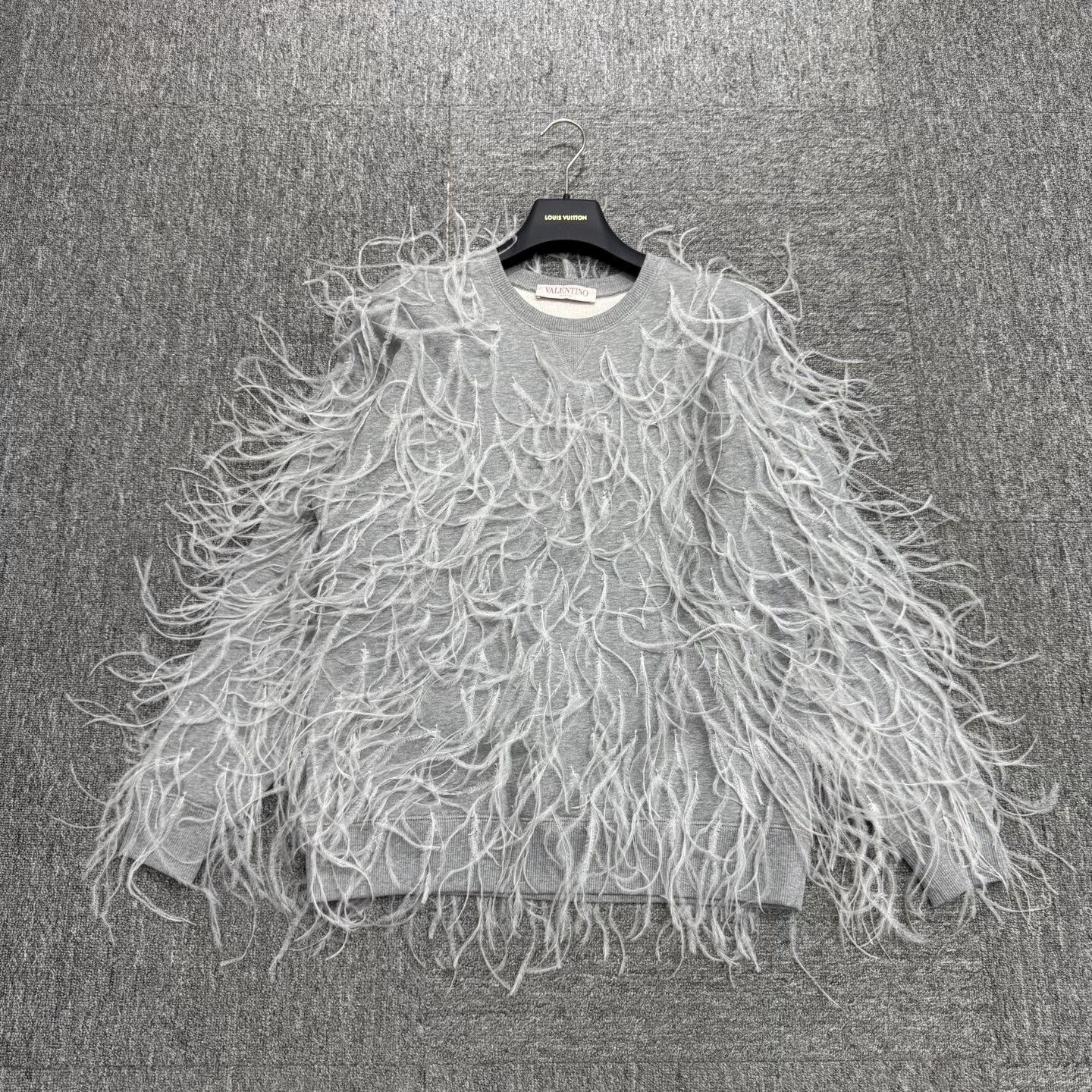 Valentino Valentino Feather Sweatshirt in Light Gray. Size XS / US 0-2 / IT 36-38 - 1 Thumbnail