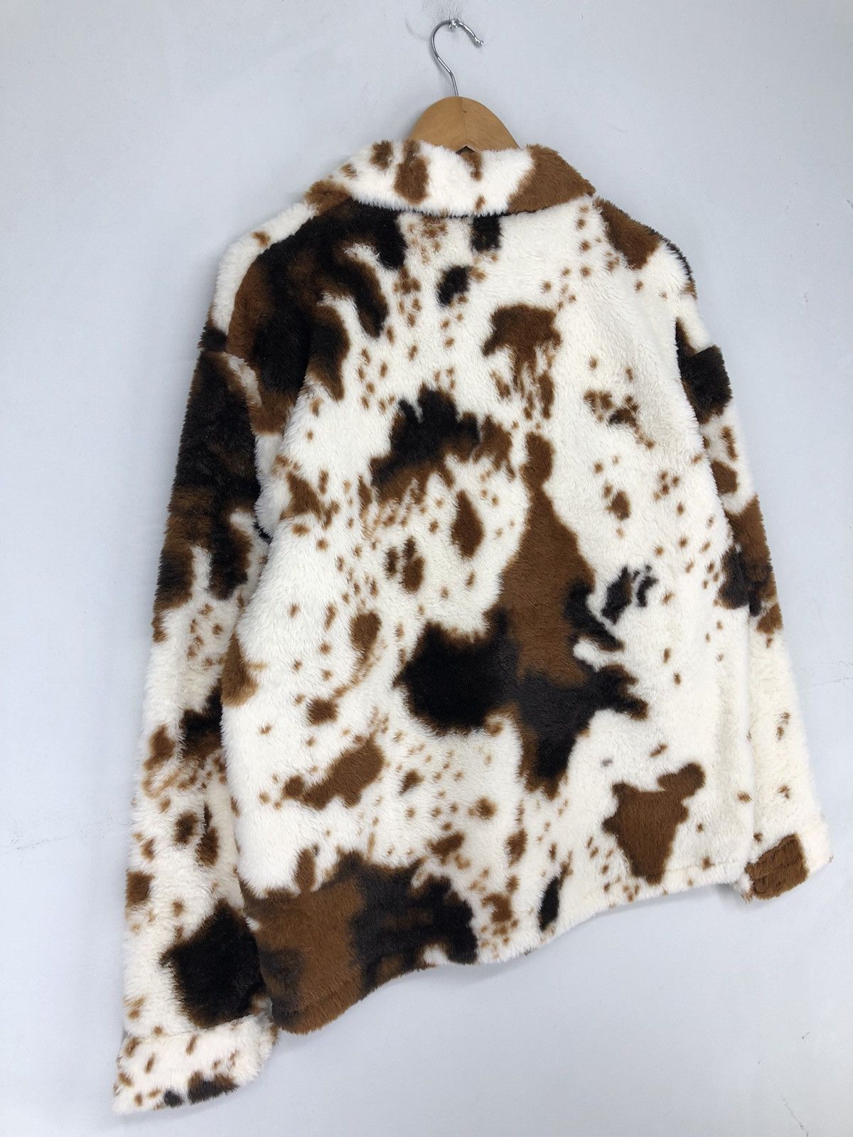 Japanese Brand Vintage Backers Cow Print Faux Fur Pullover Top Size US M / EU 48-50 / 2 - 5 Thumbnail