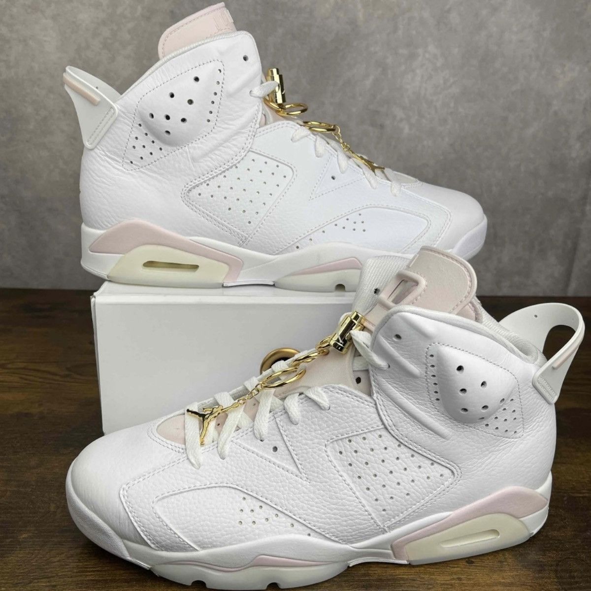 Jordan Brand Air Jordan 6 Retro Gold Hoops Size 12 W / 10.5M DH9696-100 Size US 12 / IT 42 - 2 Thumbnail