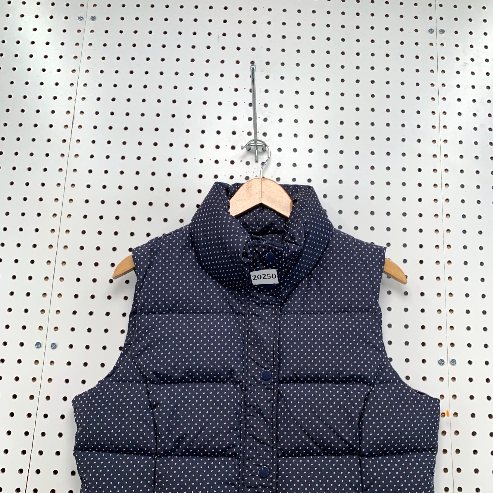 Vintage GH Bass Down Vest Womens M Polka Dot Sleeveless Puffer Jacket Medium Blue Vest Womens M Polka Dot Puffer Jacket Down Vest 20.5x25 Size M / US 6-8 / IT 42-44 - 5 Thumbnail