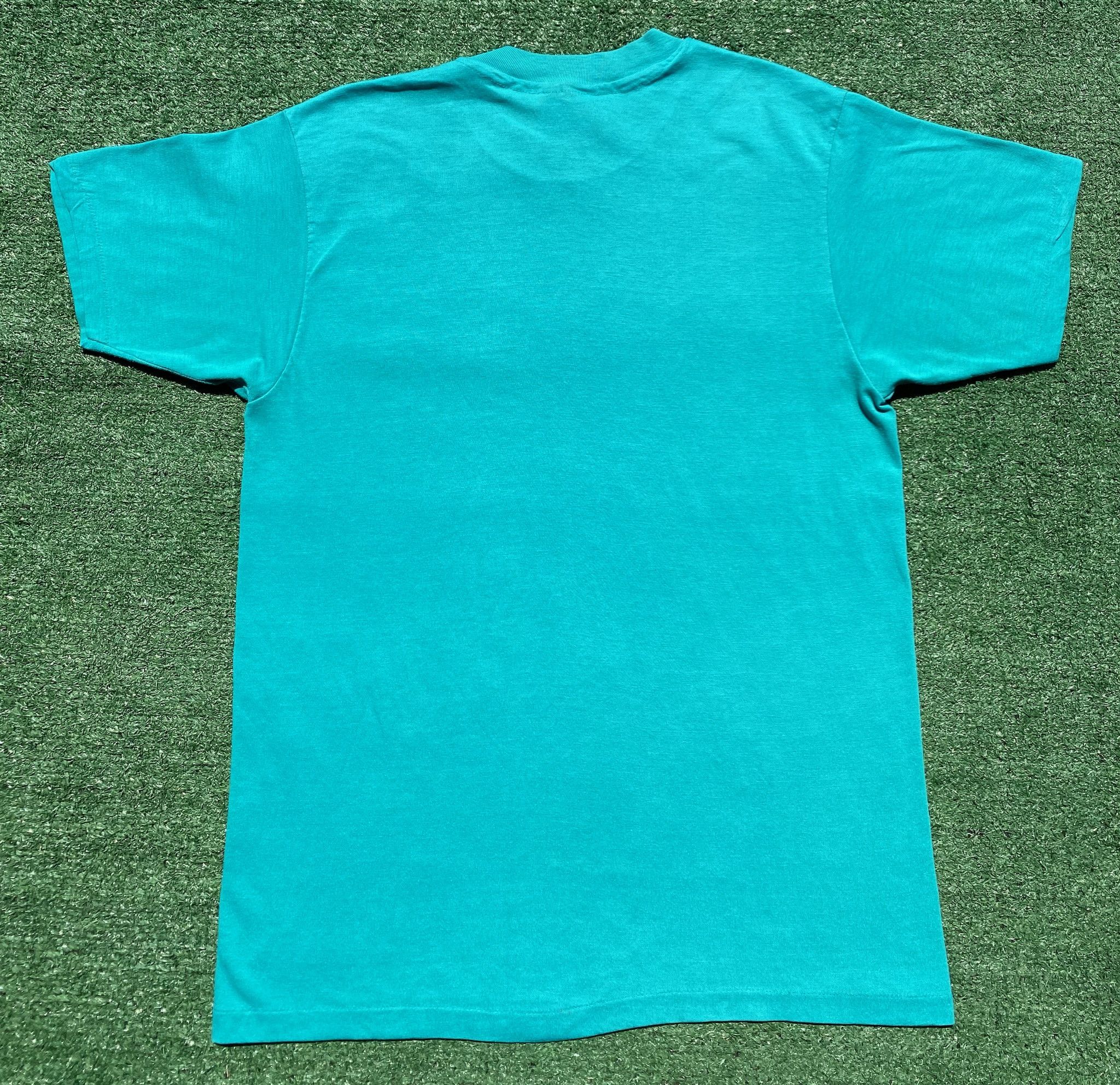 Hanes 80’s Sunset Beach NC Pelican T-shirt Men’s Medium Size US M / EU 48-50 / 2 - 6 Thumbnail