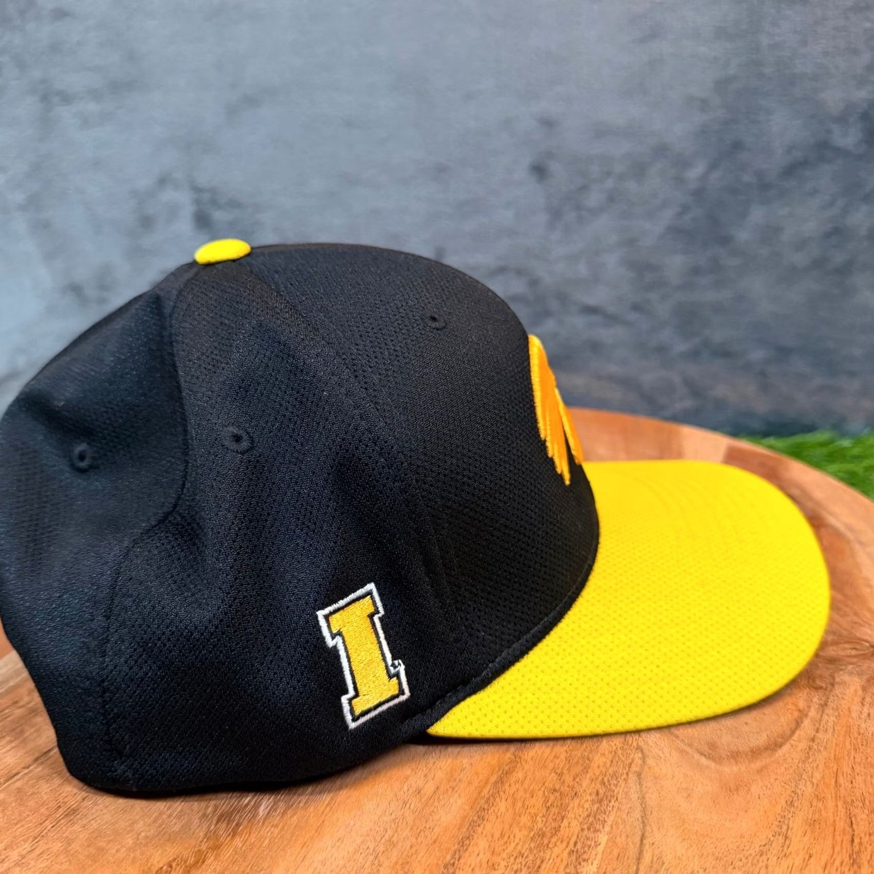Top Of The World Top of the World Iowa Hawkeyes Flexfit Hat Black Yellow NCAA Cap Adult M/L New Size US M / EU 48-50 / 2 - 3 Thumbnail