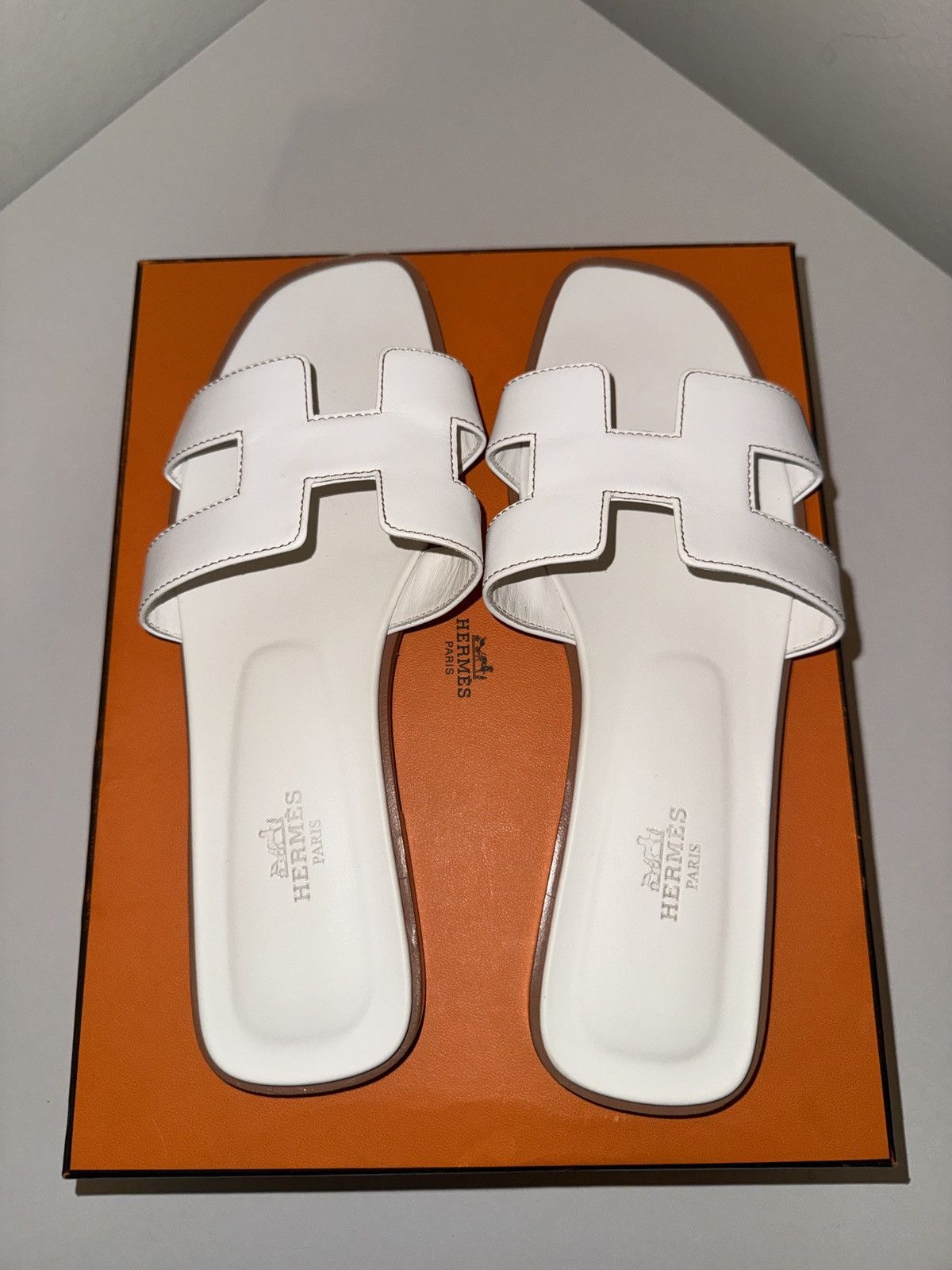 Hermes ORAN SANDAL IN BOX CALF 390 02 BLANC PIQUR ES HAVANE Size US 9 / IT 39 - 7 Thumbnail