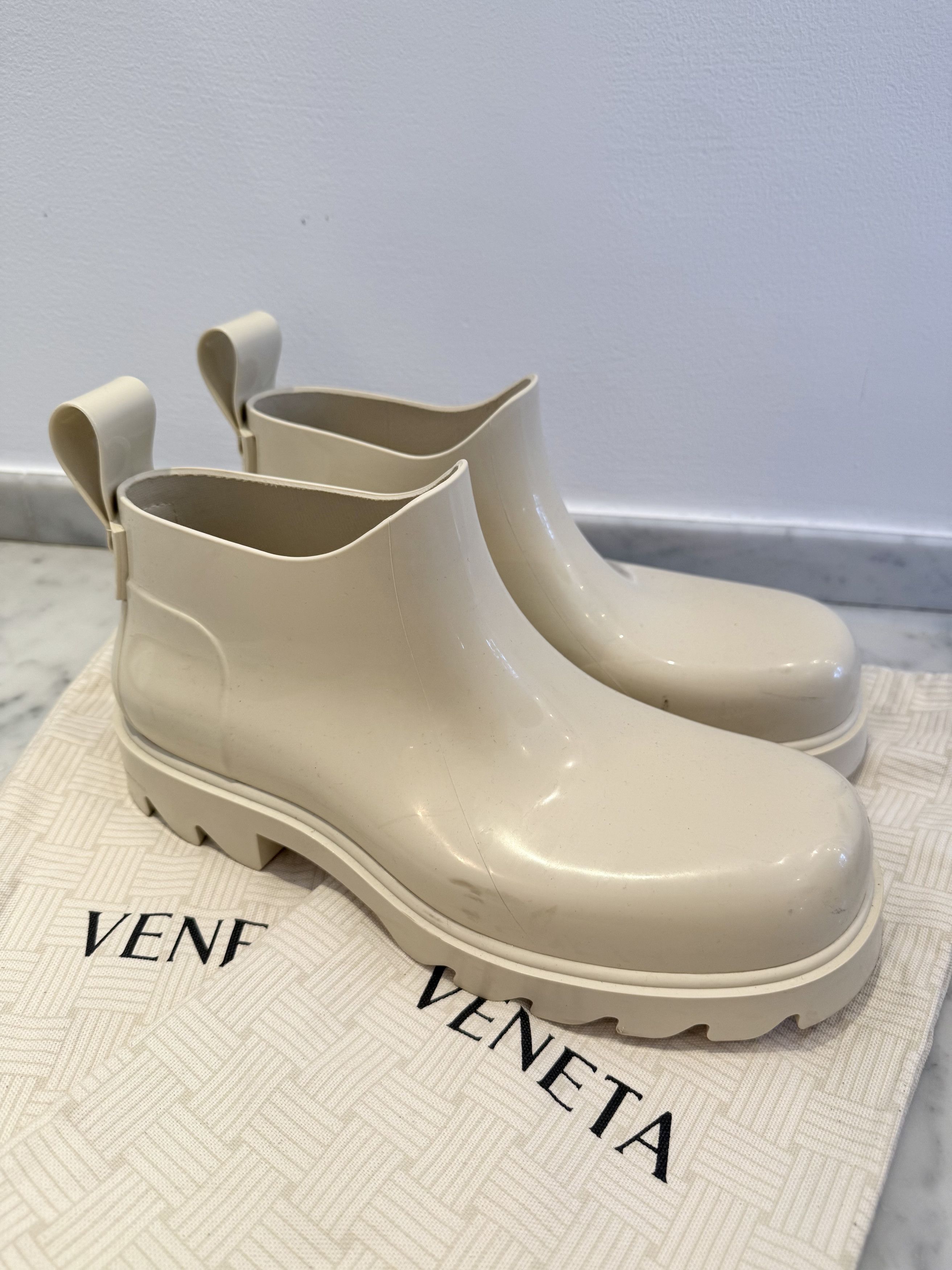 Stride Shiny Rubber Mid Top Boots, size 43