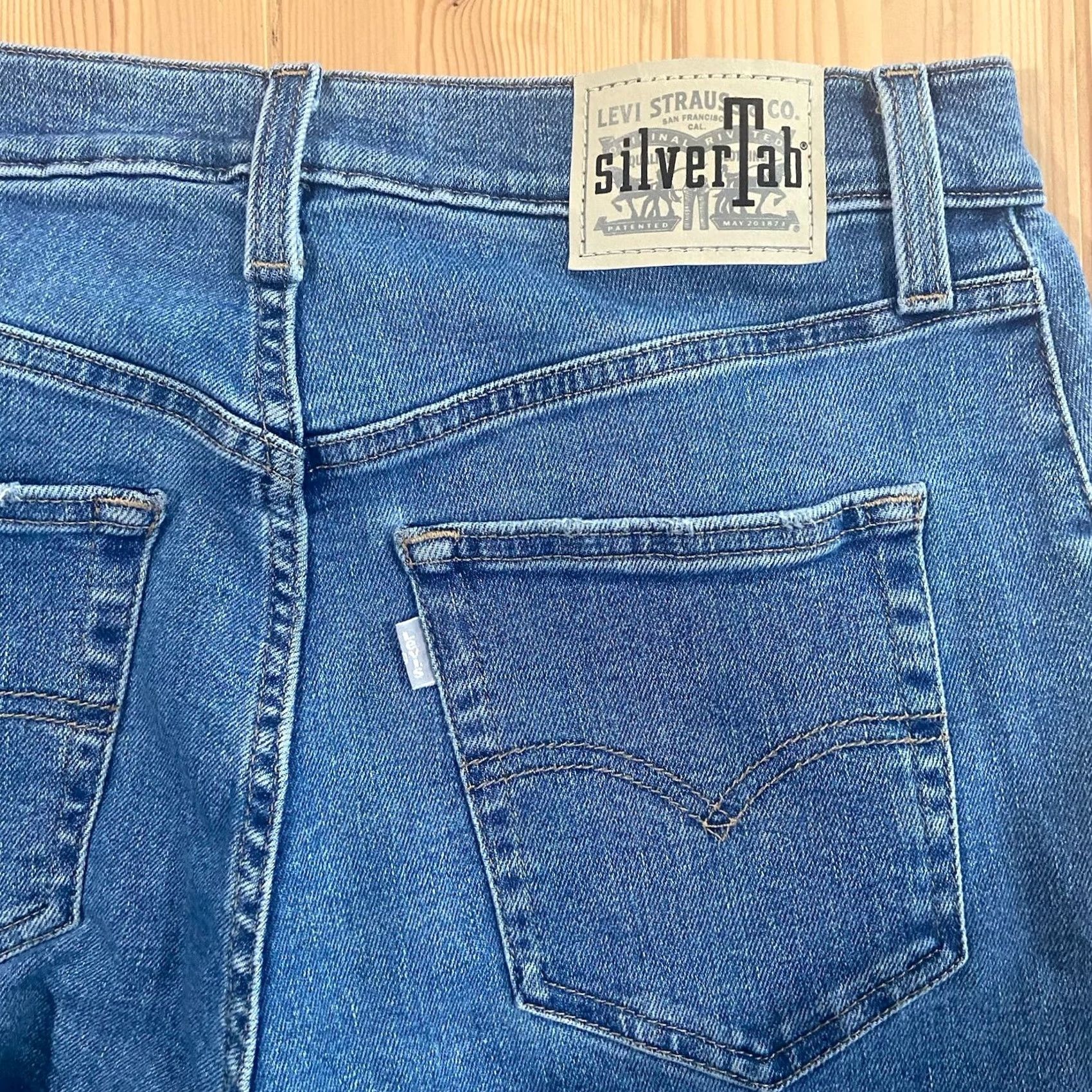 Levi's VINTAGE Levi's Silvertab Mom Jeans Womens Size 29x26 Blue Denim High Rise Stretch Distressed 5-Pocket Tapered Leg Jeans Mens No? Size 29" - 7 Thumbnail