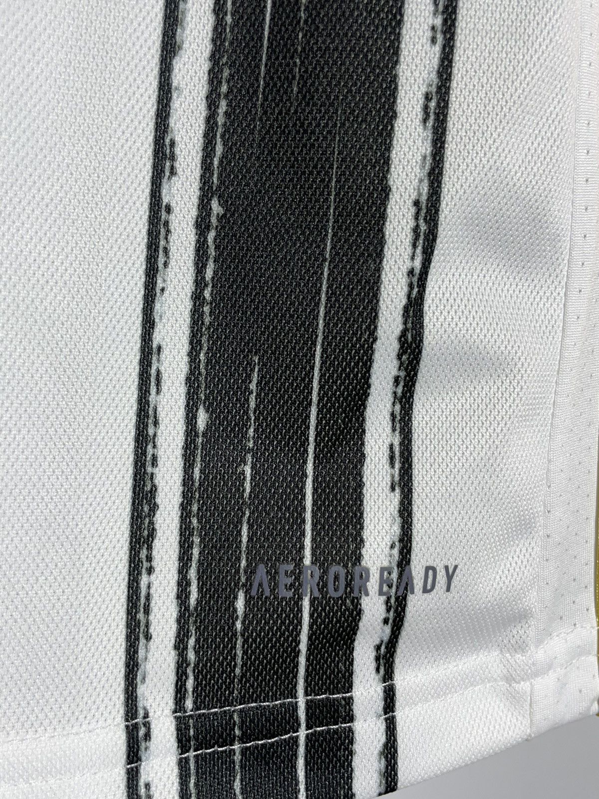 Adidas Juventus Adidas 2020/21 Home Y2k Streetwear Football Shirt Size US M / EU 48-50 / 2 - 6 Thumbnail