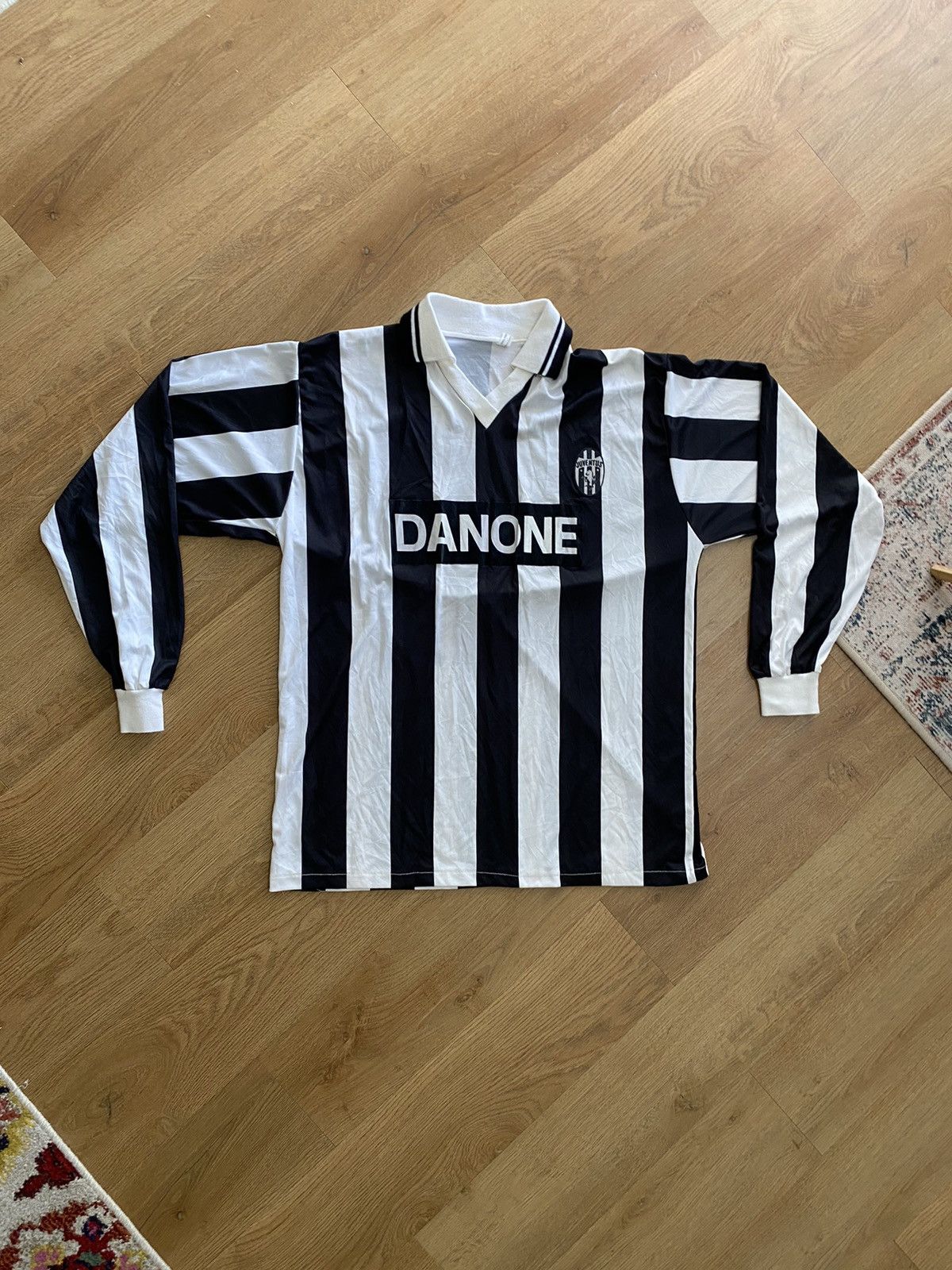 Vintage Vintage Juventus Danone Size US XL / EU 56 / 4 - 1 Thumbnail