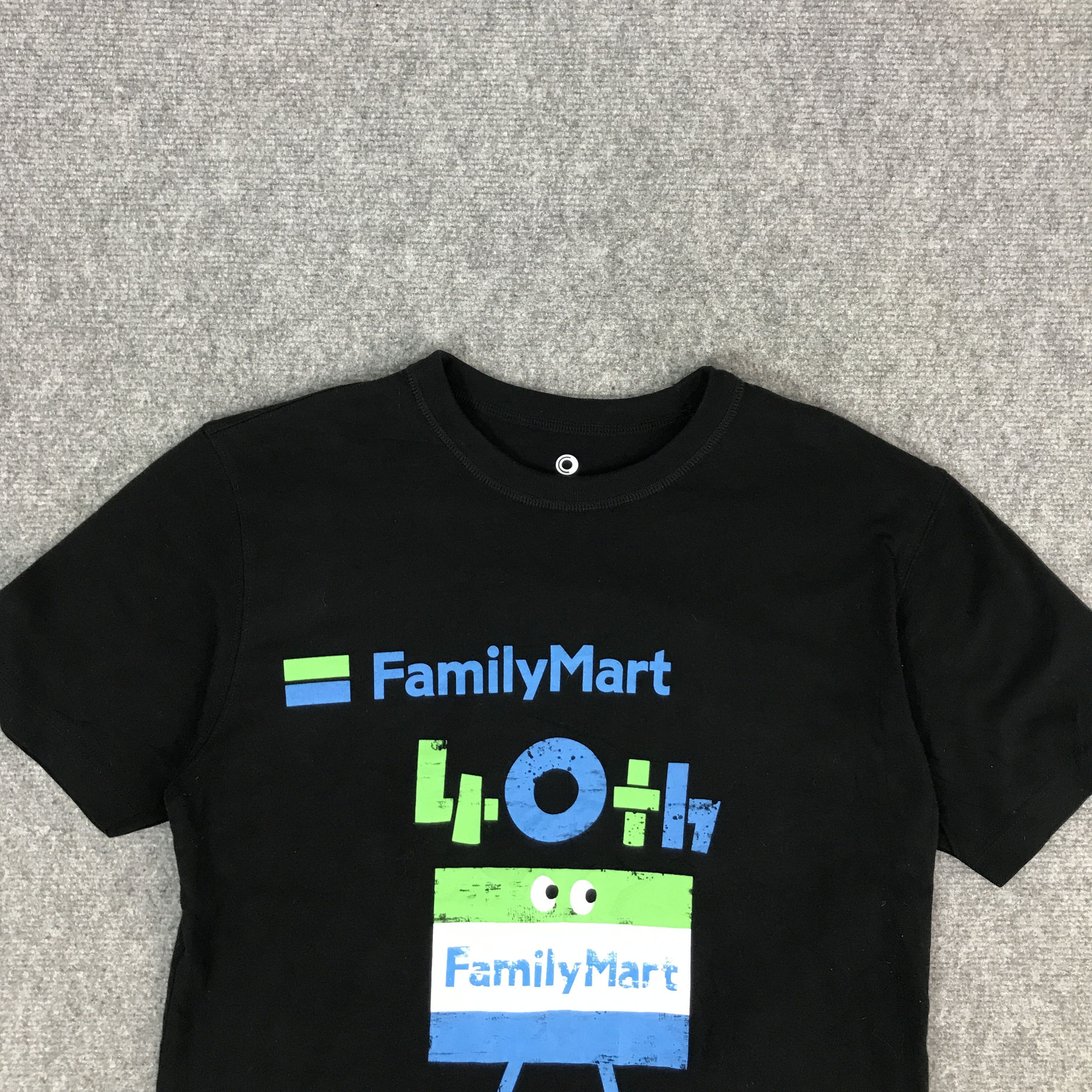 Japanese Brand VINTAGE FAMILY MART 40th TSHIRTS Size US M / EU 48-50 / 2 - 3 Thumbnail