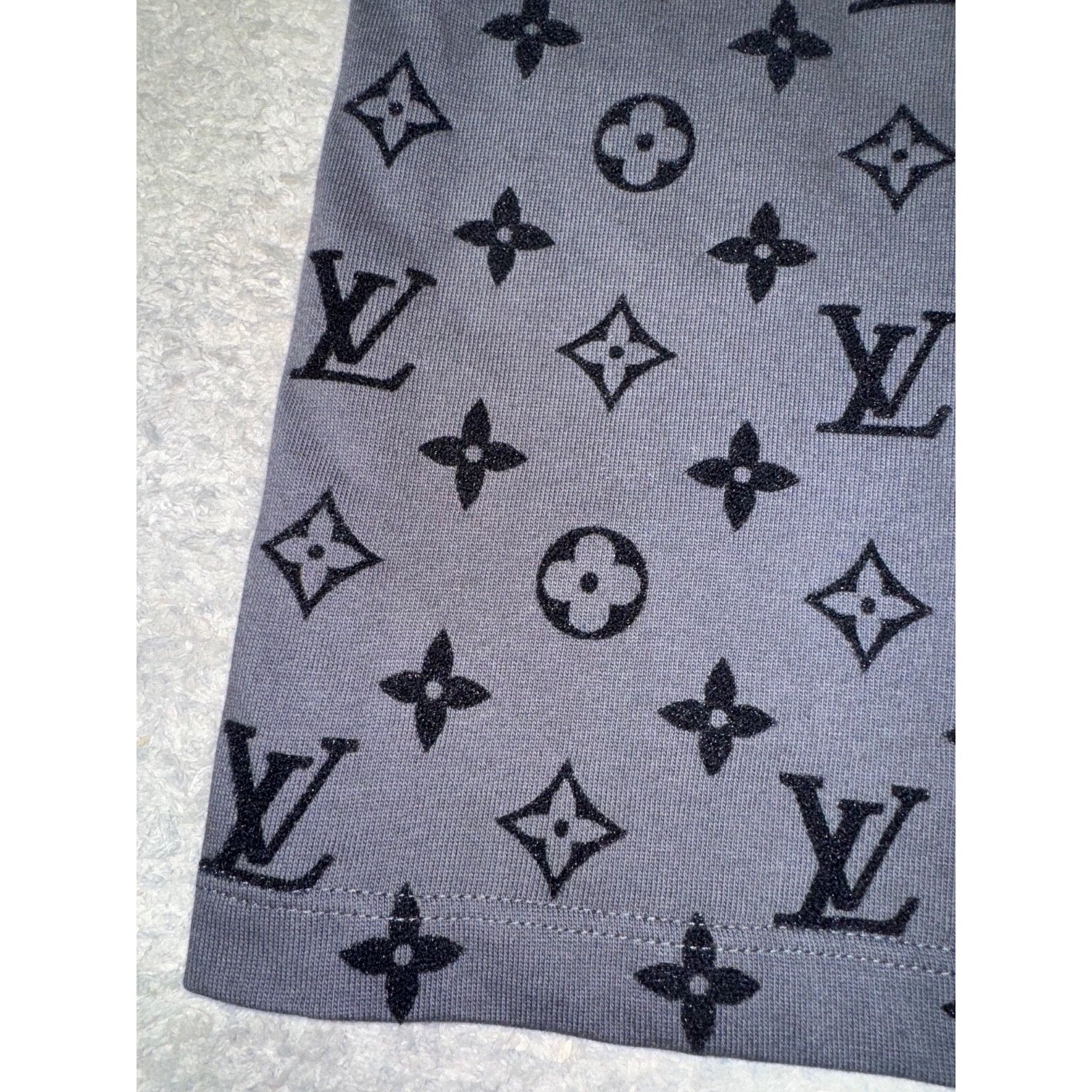Louis Vuitton Louis Vuitton SS20 Velvet Monogram Black Logo Zip Pocket Size US M / EU 48-50 / 2 - 10 Thumbnail