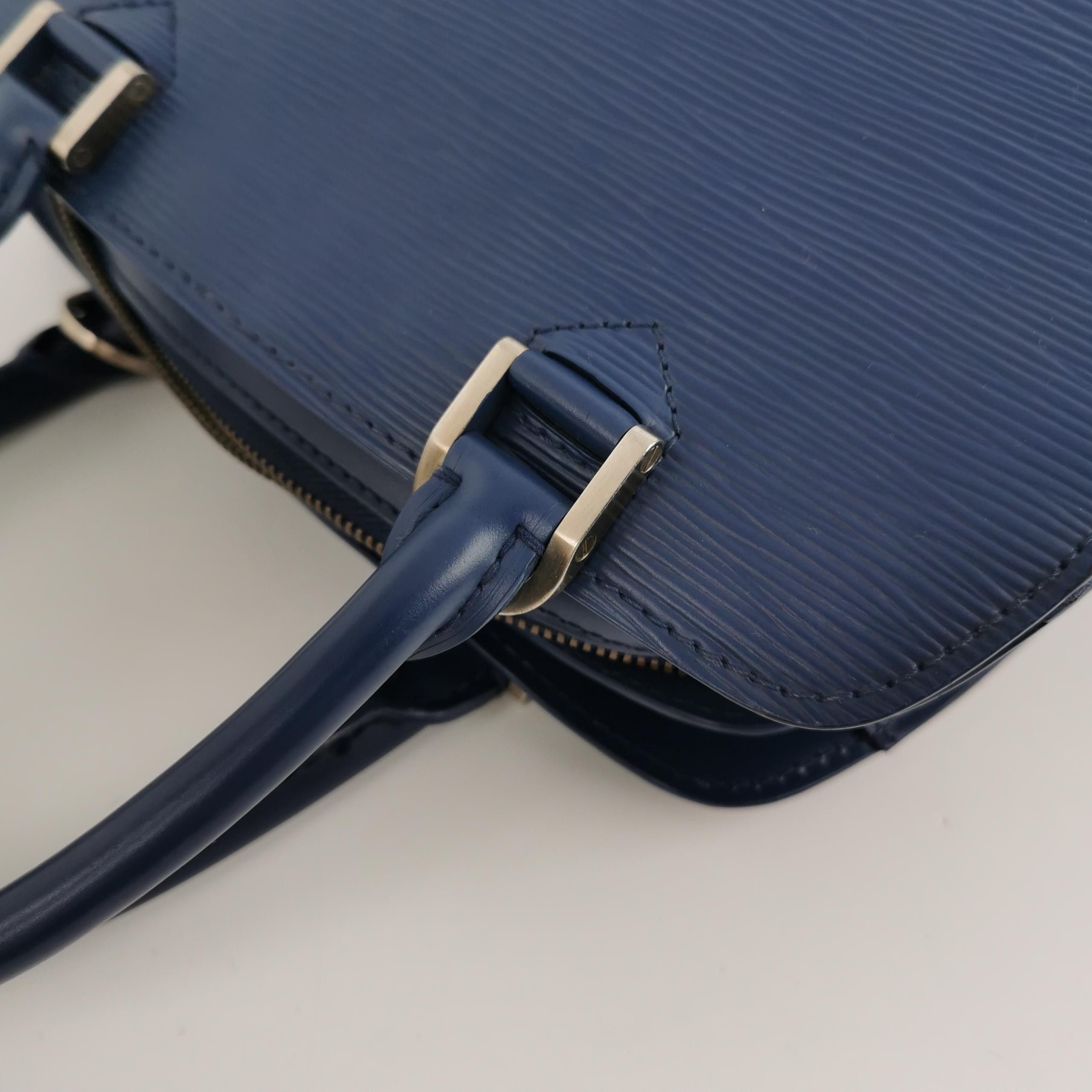 Louis Vuitton Louis Vuitton (LV) Pont Neuf leather solid color water ripp Size ONE SIZE - 2 Thumbnail