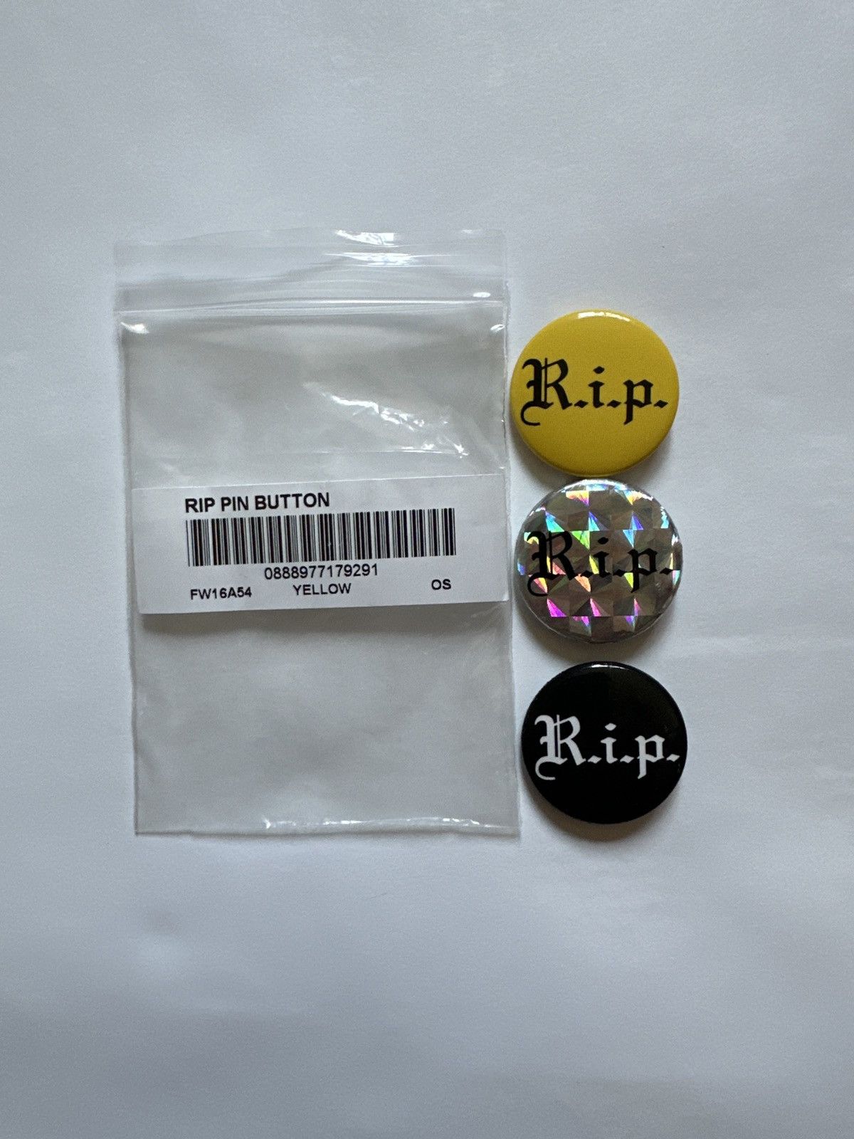 Supreme Supreme RIP button pin set FW16 (3 button pins) Size ONE SIZE - 2 Thumbnail
