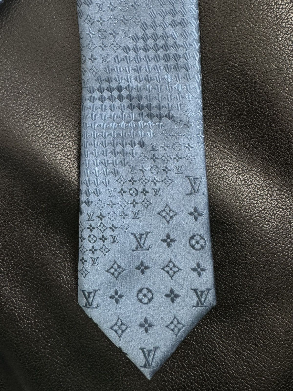 Louis Vuitton Louis Vuitton Monogramm Tie Size ONE SIZE - 1 Thumbnail
