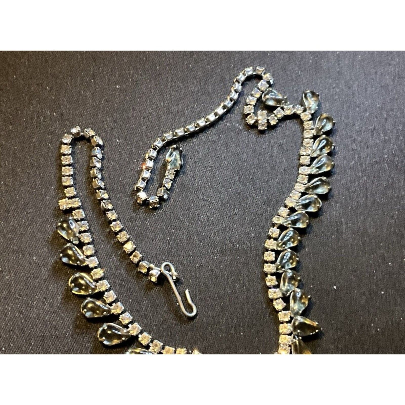 Other 14in Vintage Rhinestone Teardrop Dangle Crystal Necklace Size ONE SIZE - 6 Thumbnail