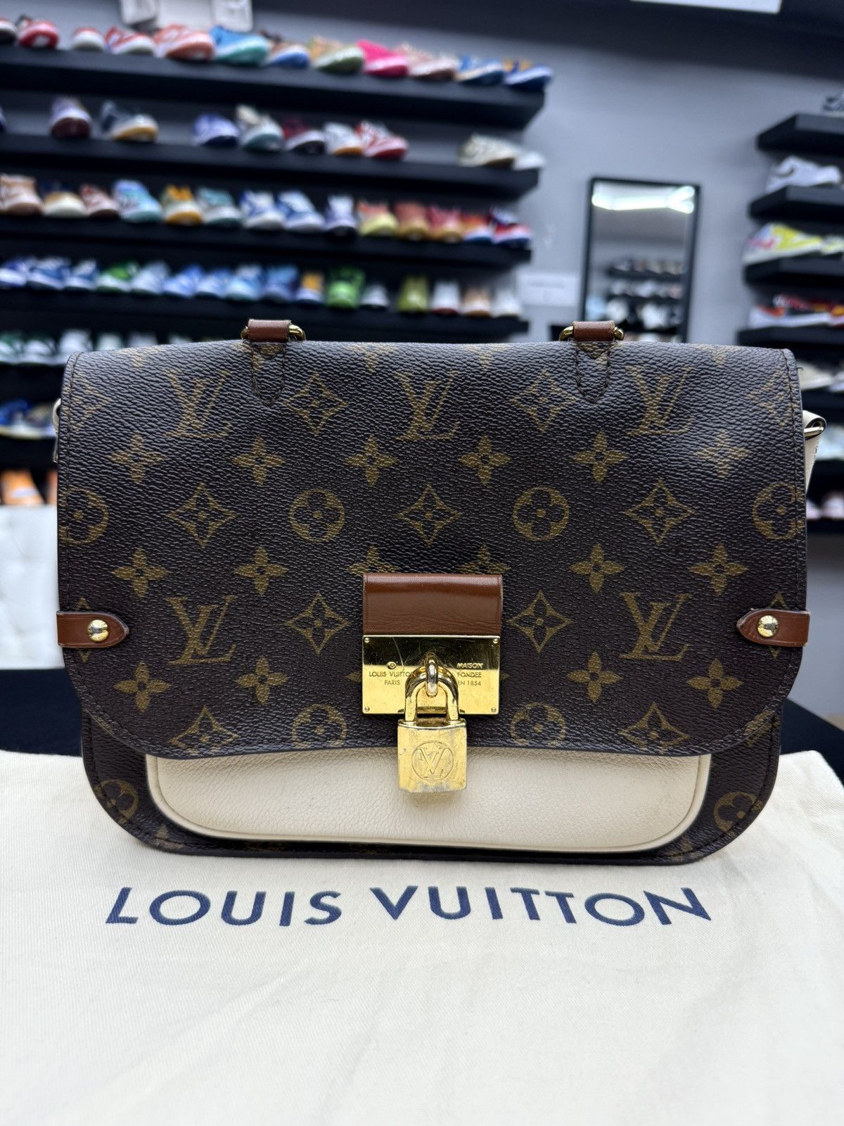 Louis Vuitton AUTHENTIC Louis Vuitton Vaugirard Handbag Brown Monogram Size ONE SIZE - 2 Thumbnail