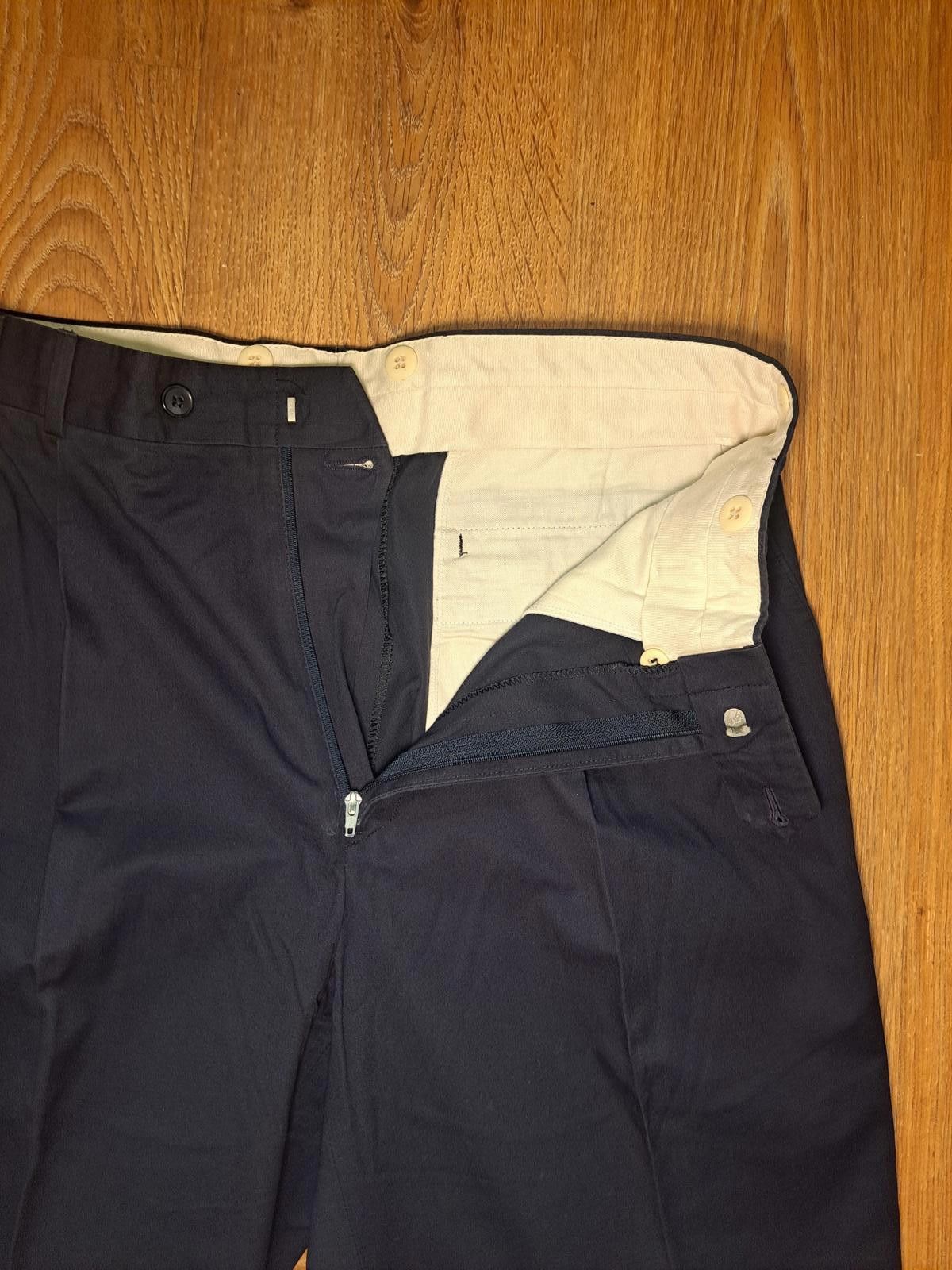 Jos. A. Bank Jos A Bank Chino Pants Mens 30x29 Navy Cotton Pleated Size US 30 / EU 46 - 5 Thumbnail