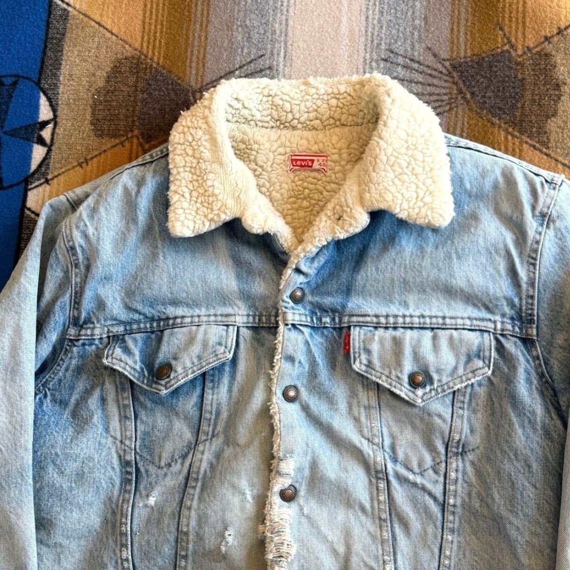 Levi's VINTAGE Levi's Denim Jacket 80s Sherpa Lined Size 46 Blue Distressed Rips Bomber Men Jacket Size US 30 / EU 46 - 5 Thumbnail